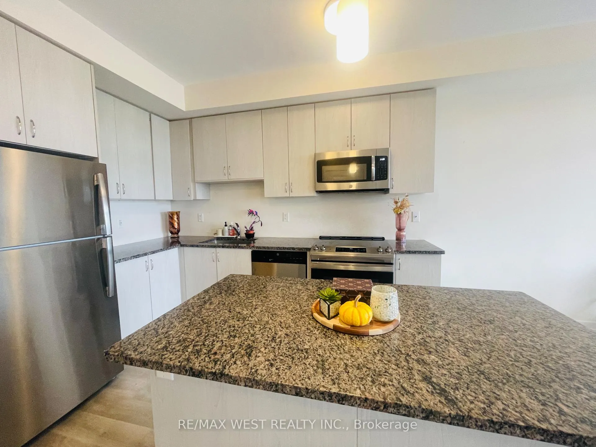 Photo 5 of Unit 216, 2550 Castlegate Crossing Drive, Pickering, Duffin Heights — HOMEH