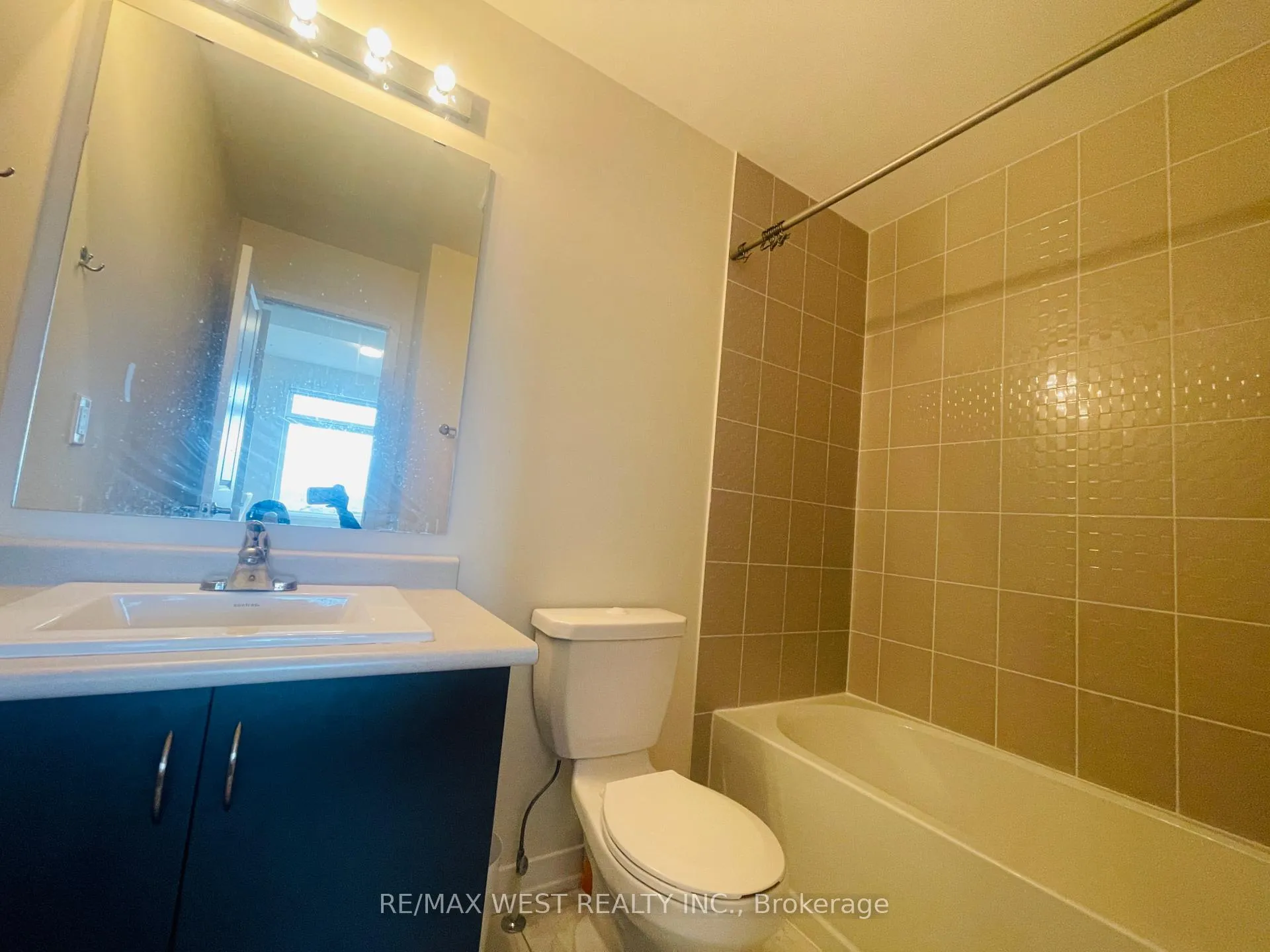 Photo 10 of Unit 216, 2550 Castlegate Crossing Drive, Pickering, Duffin Heights — HOMEH