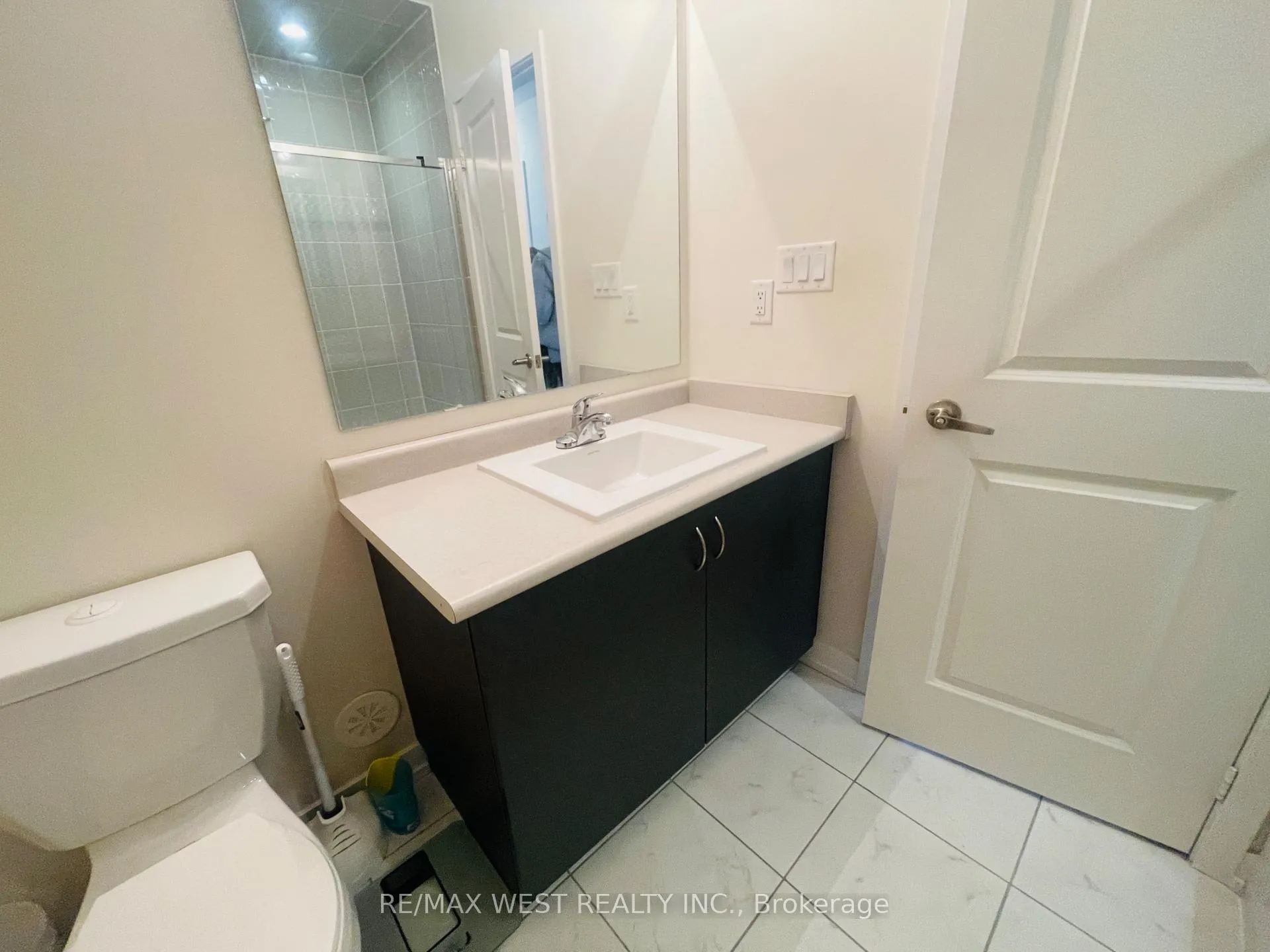 Photo 13 of Unit 216, 2550 Castlegate Crossing Drive, Pickering, Duffin Heights — HOMEH