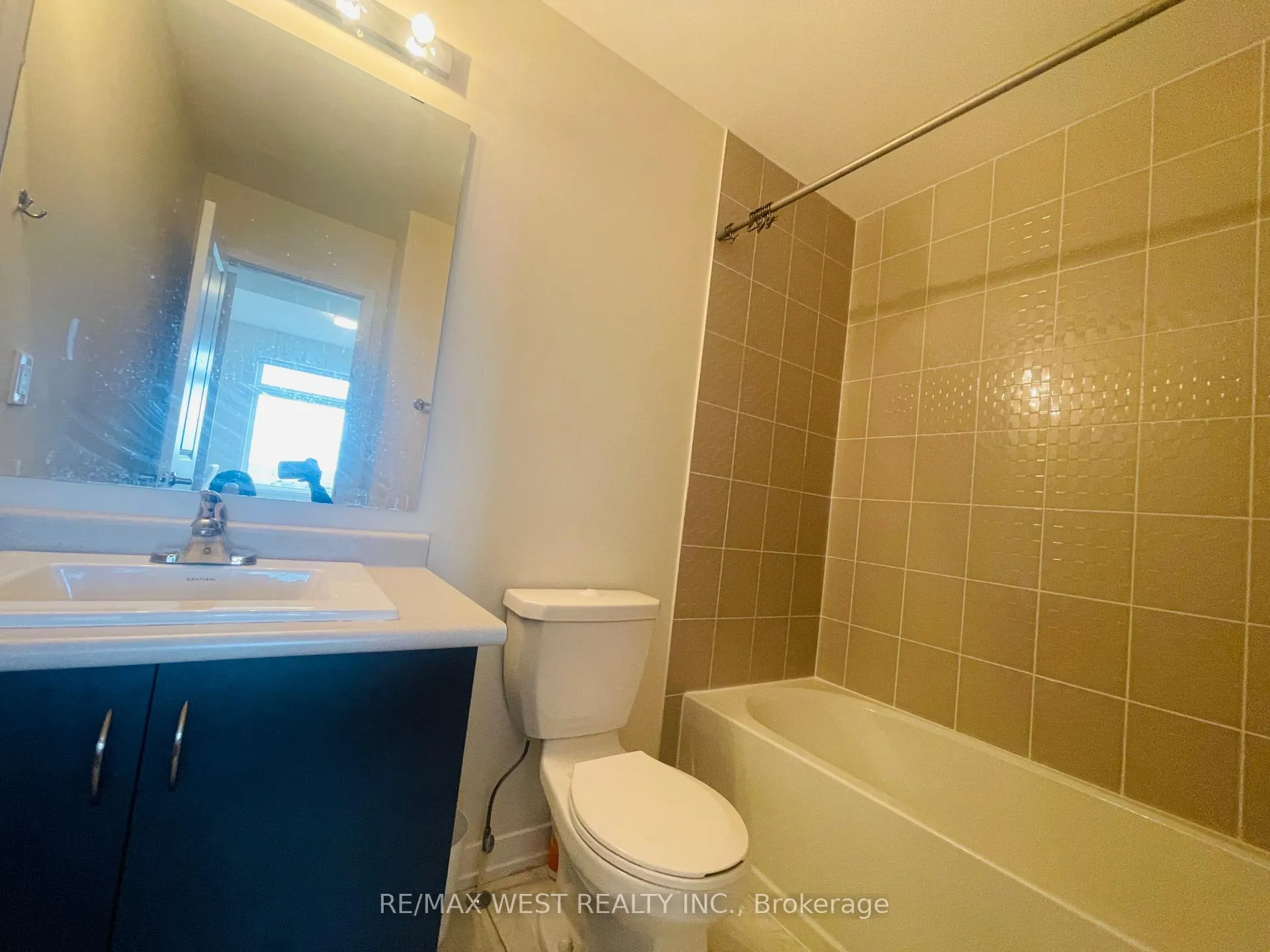 Photo 17 of Unit 216, 2550 Castlegate Crossing Drive, Pickering, Duffin Heights — HOMEH