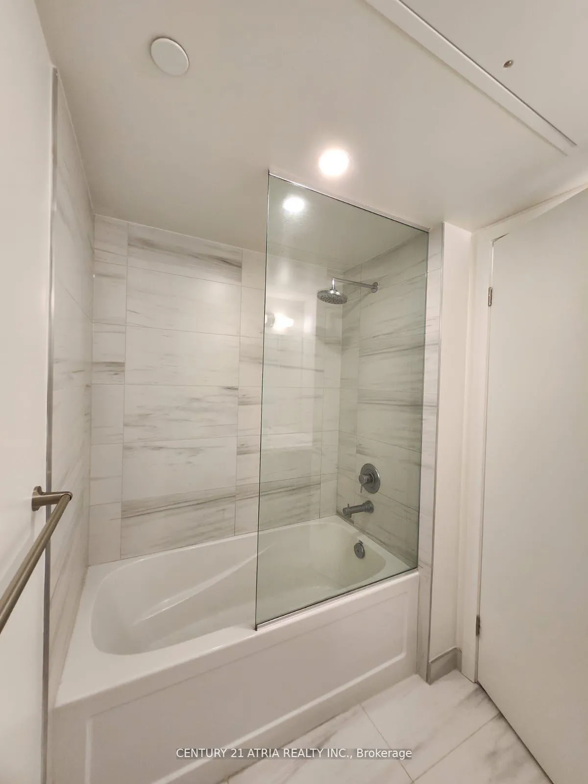Photo 5 of Unit 2112, 138 Downes Street, Seguin, Waterfront Communities — HOMEH
