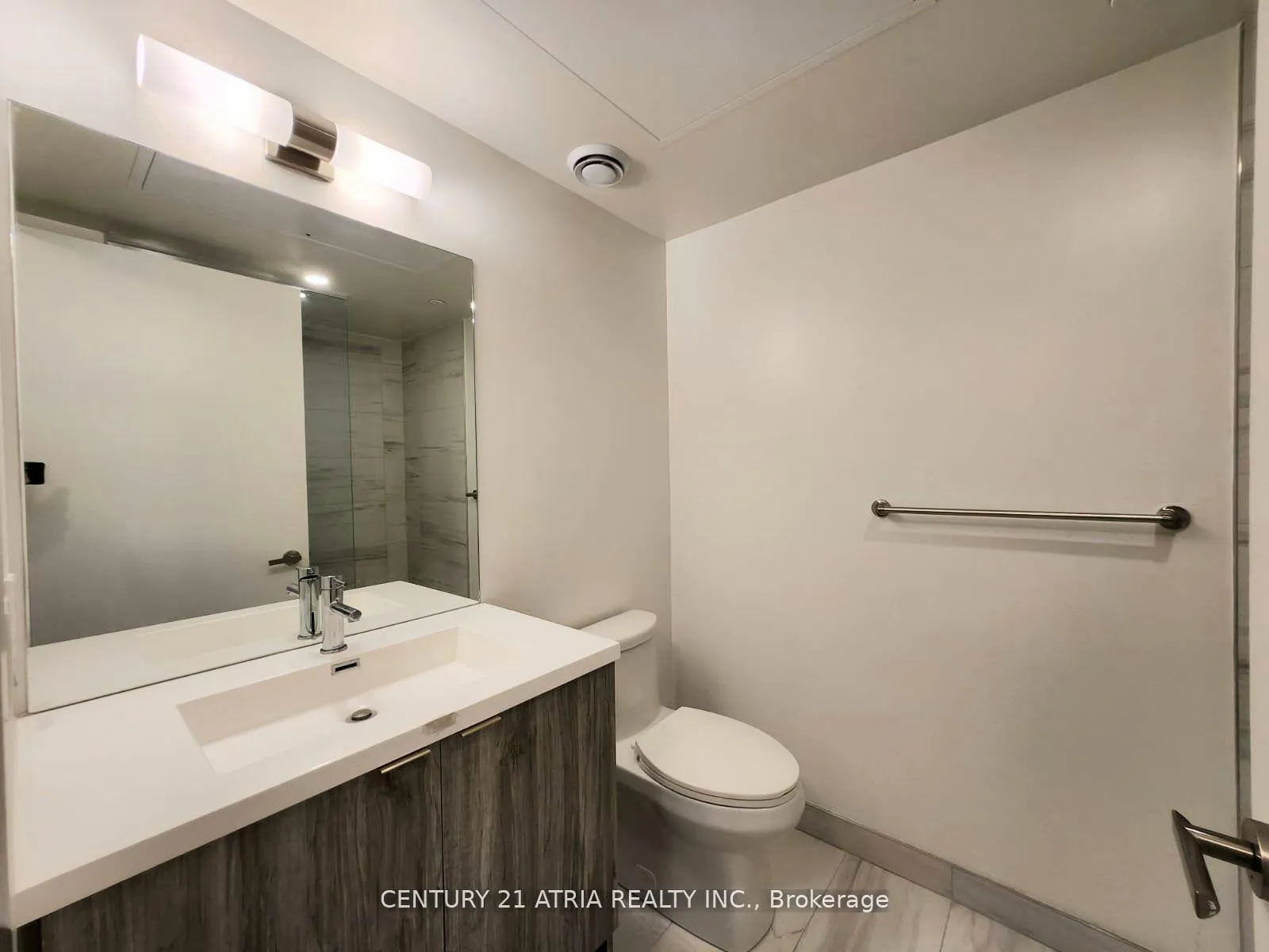 Photo 7 of Unit 2112, 138 Downes Street, Seguin, Waterfront Communities — HOMEH
