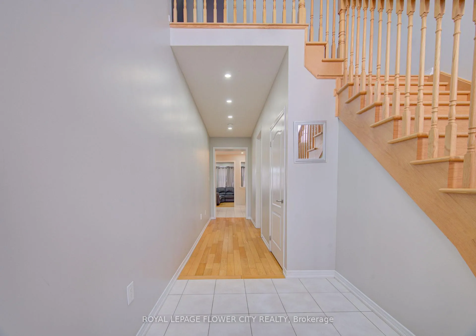 Photo 4 of 20 Munro Circle, Brantford, Shellard Lane — HOMEH