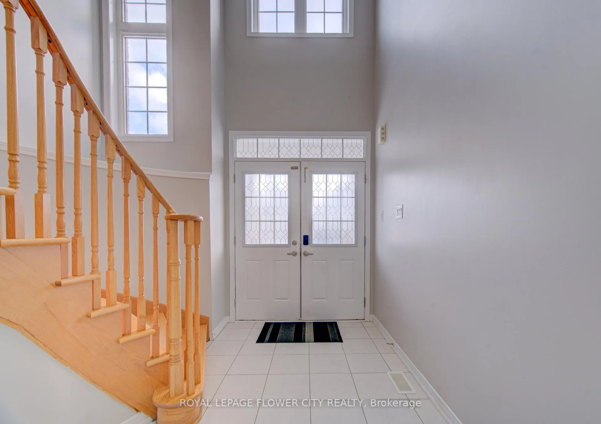 Photo 5 of 20 Munro Circle, Brantford, Shellard Lane — HOMEH