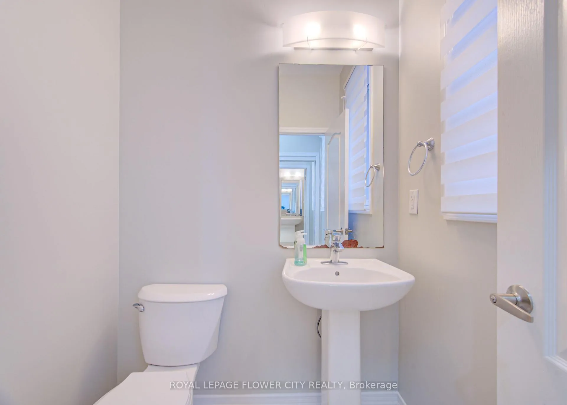 Photo 6 of 20 Munro Circle, Brantford, Shellard Lane — HOMEH