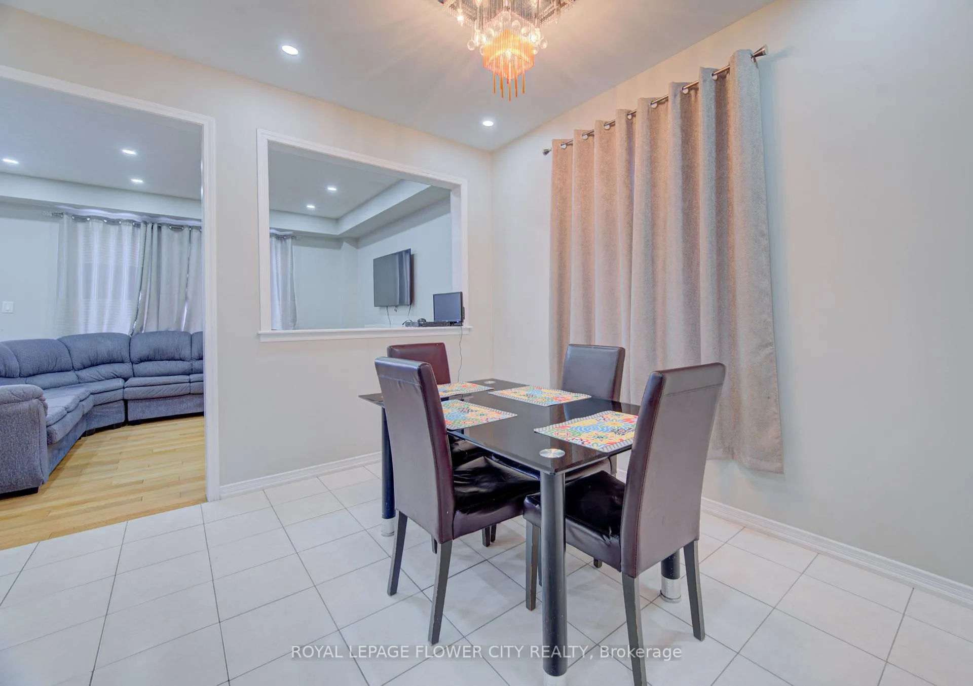 Photo 7 of 20 Munro Circle, Brantford, Shellard Lane — HOMEH