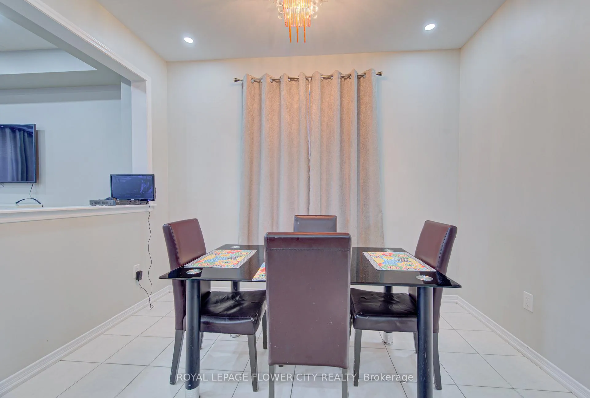 Photo 8 of 20 Munro Circle, Brantford, Shellard Lane — HOMEH