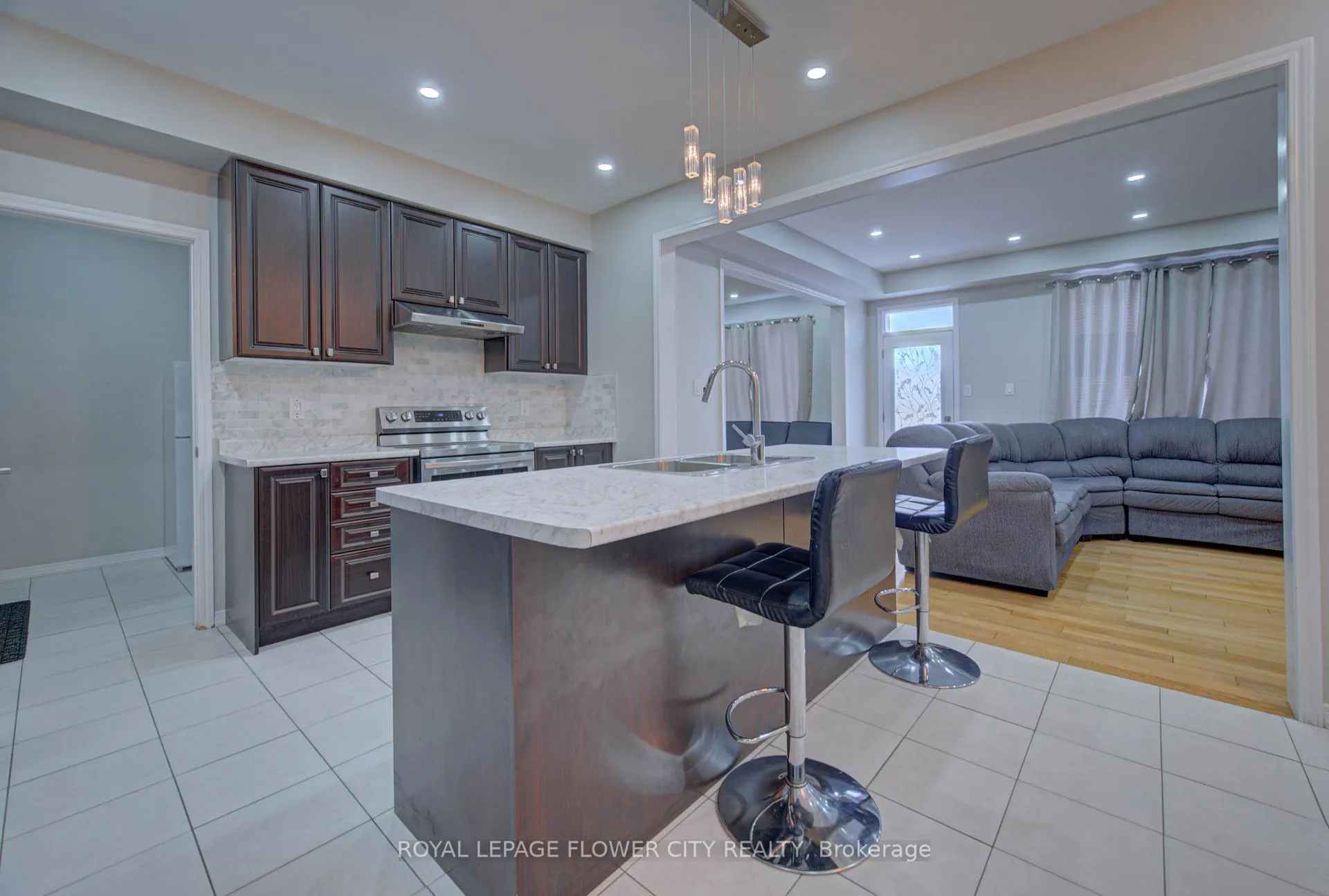 Photo 9 of 20 Munro Circle, Brantford, Shellard Lane — HOMEH