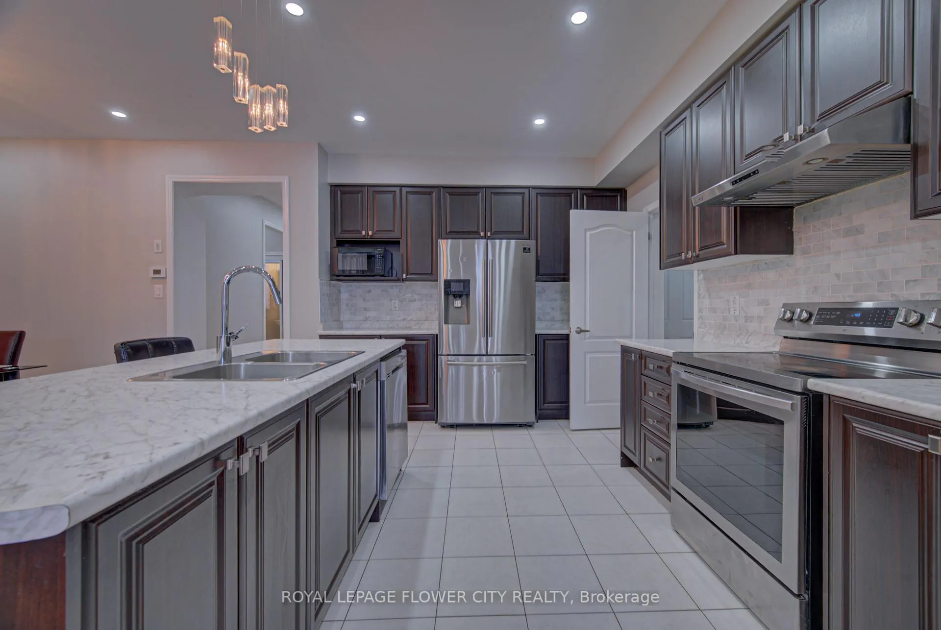 Photo 12 of 20 Munro Circle, Brantford, Shellard Lane — HOMEH