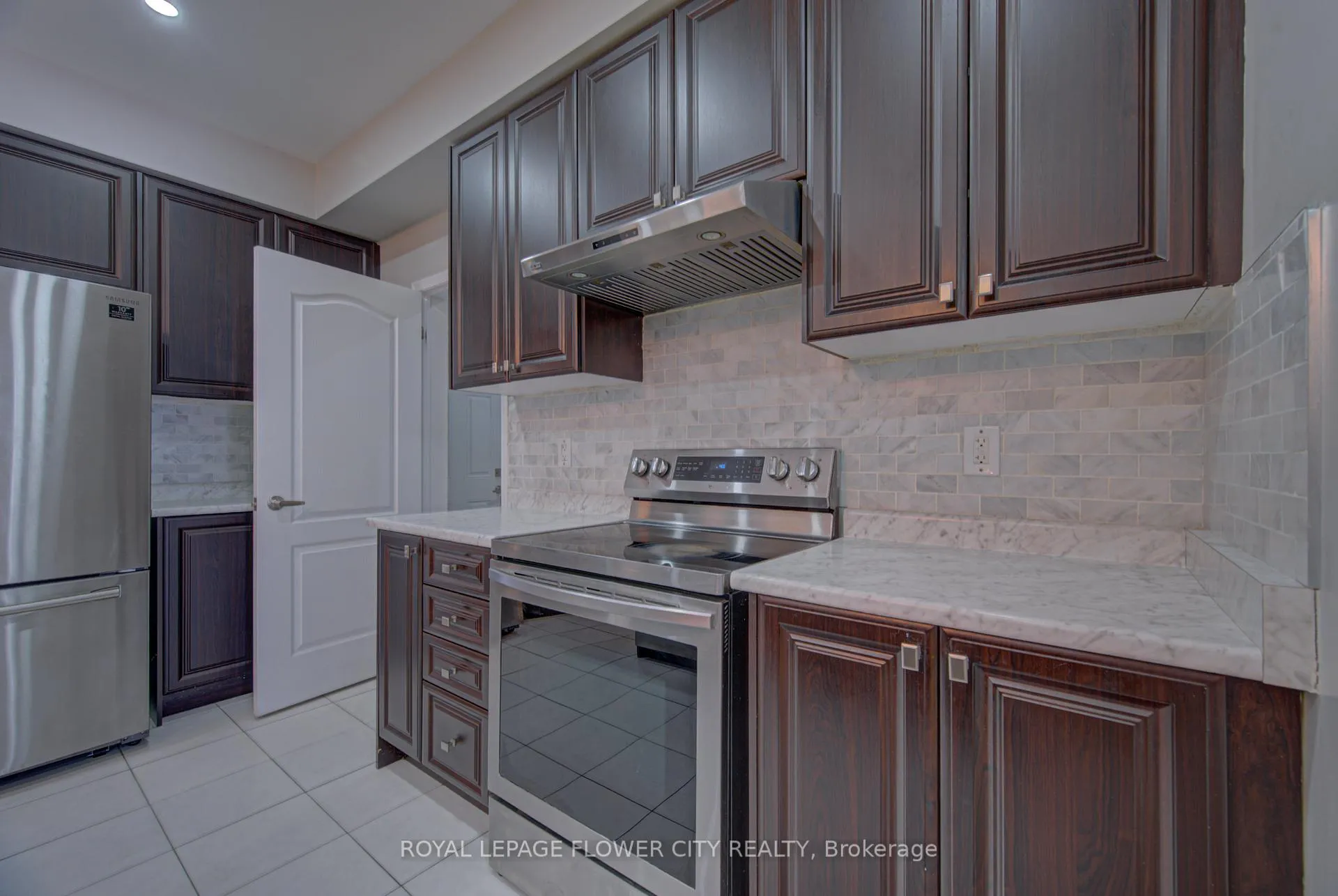 Photo 13 of 20 Munro Circle, Brantford, Shellard Lane — HOMEH