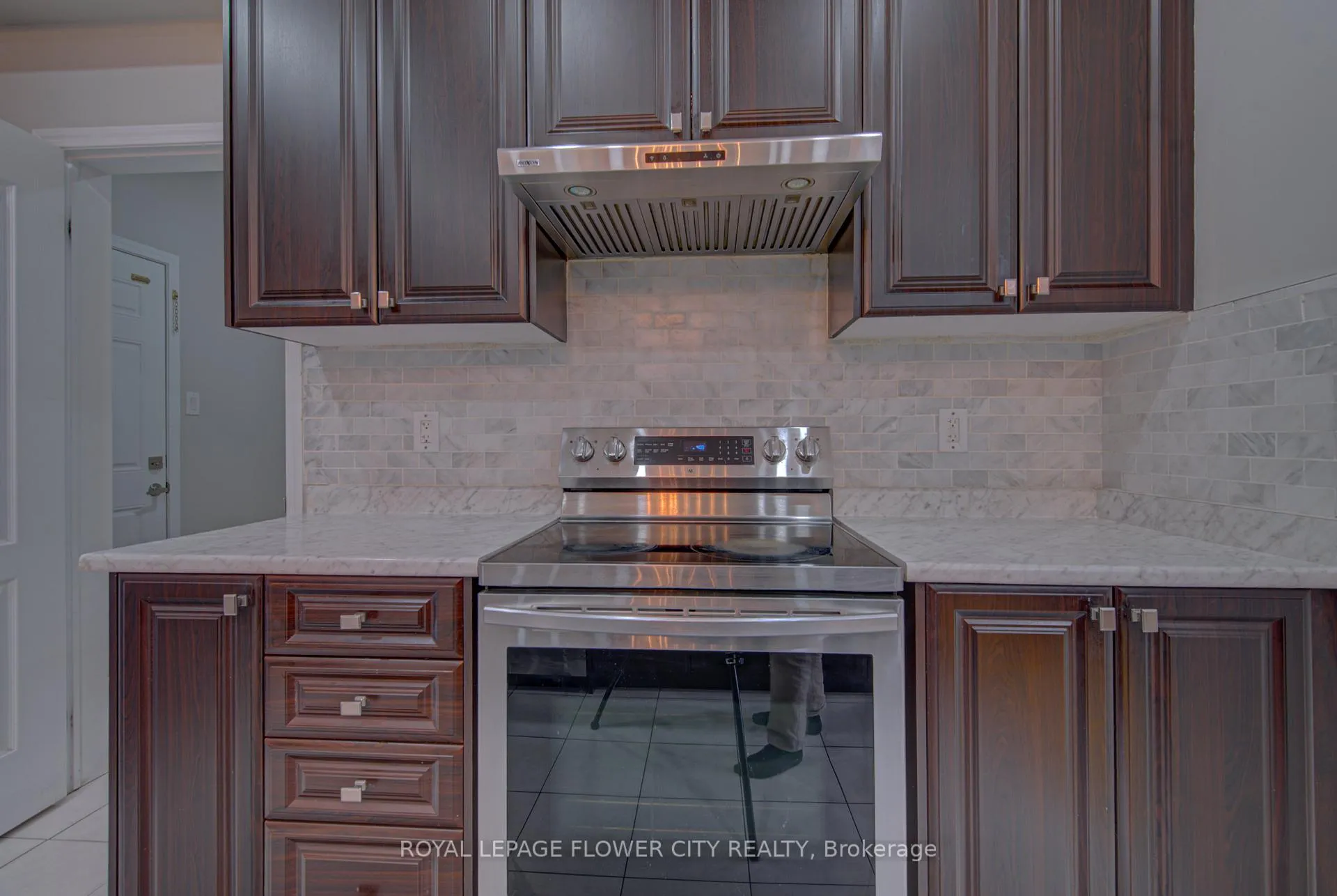 Photo 14 of 20 Munro Circle, Brantford, Shellard Lane — HOMEH
