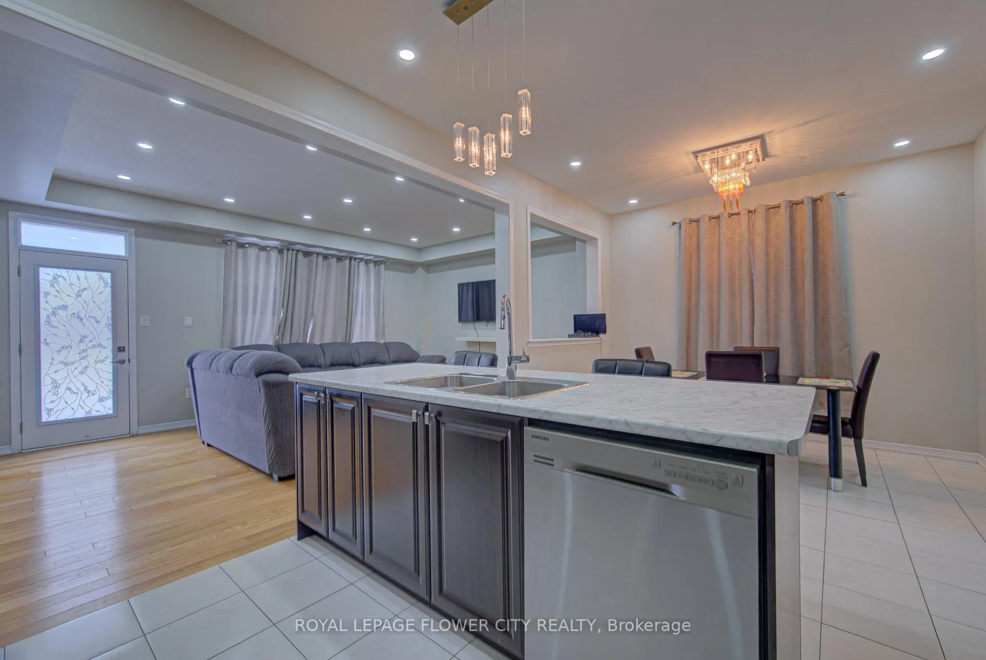 Photo 15 of 20 Munro Circle, Brantford, Shellard Lane — HOMEH