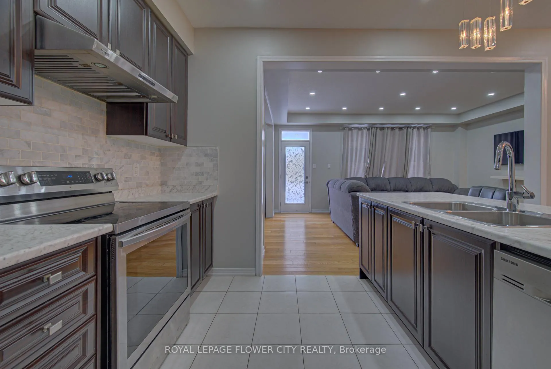 Photo 16 of 20 Munro Circle, Brantford, Shellard Lane — HOMEH