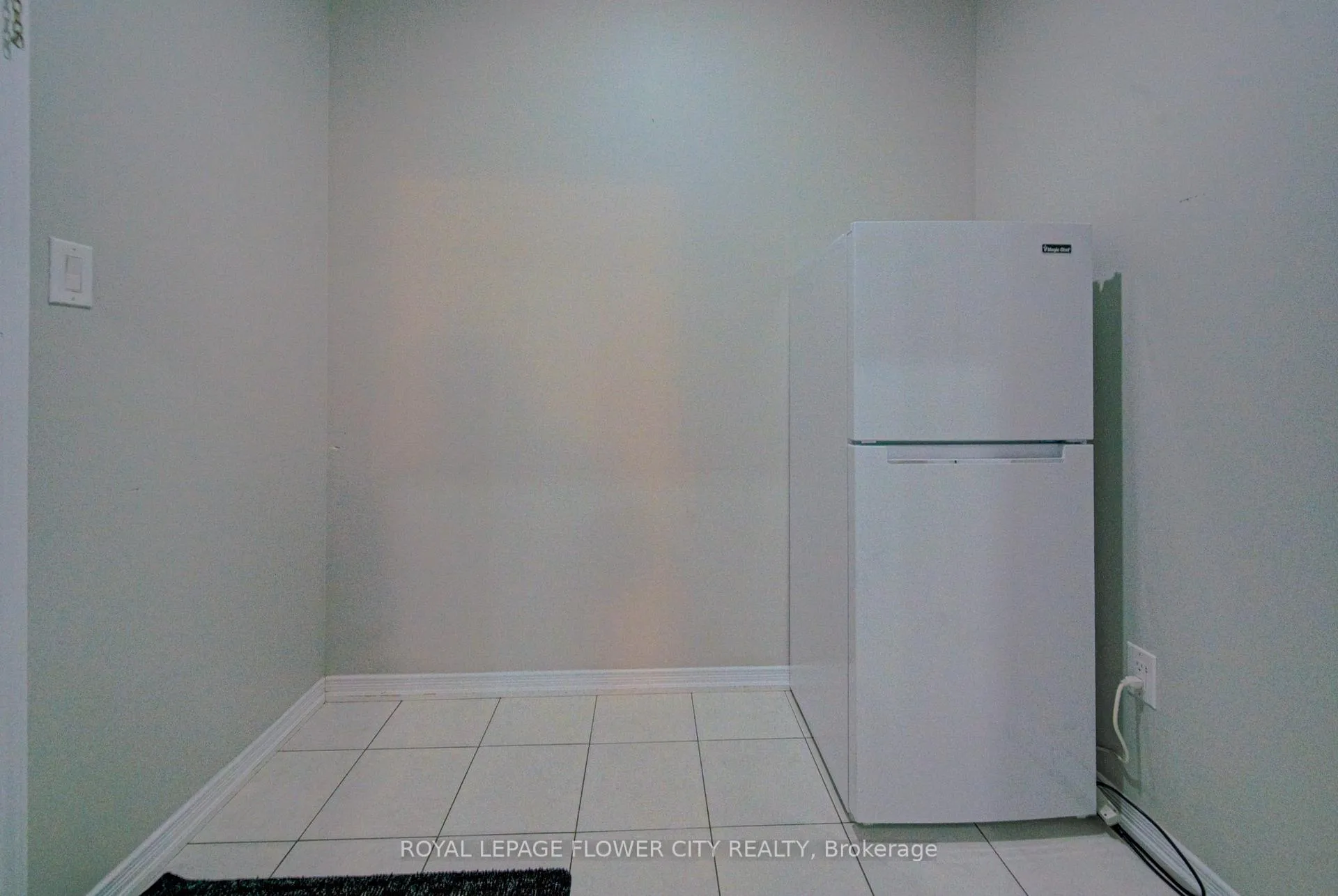 Photo 17 of 20 Munro Circle, Brantford, Shellard Lane — HOMEH