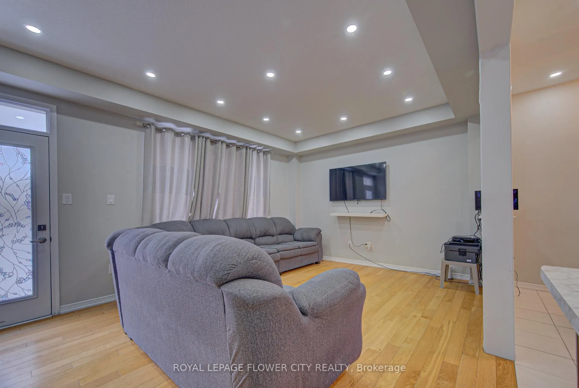 Photo 19 of 20 Munro Circle, Brantford, Shellard Lane — HOMEH