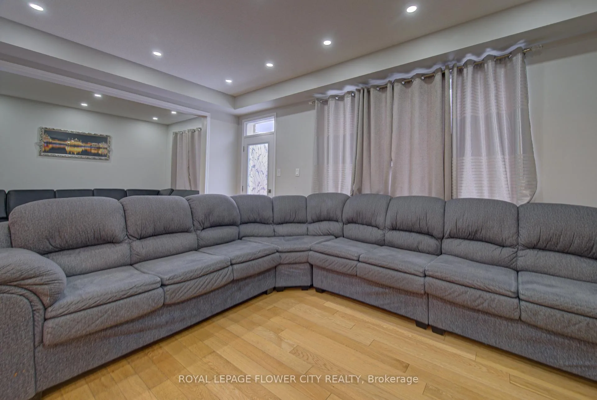 Photo 21 of 20 Munro Circle, Brantford, Shellard Lane — HOMEH