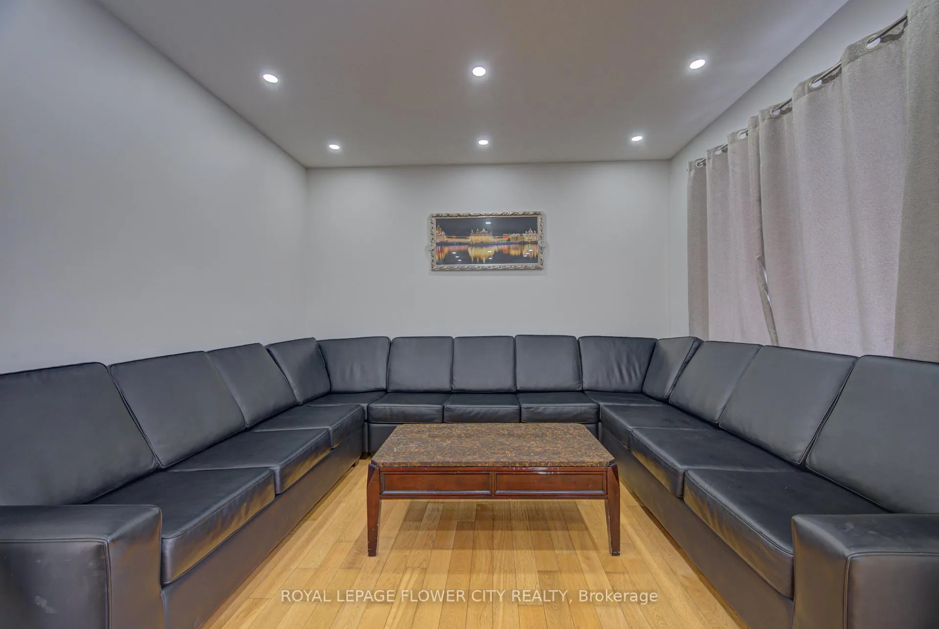 Photo 22 of 20 Munro Circle, Brantford, Shellard Lane — HOMEH