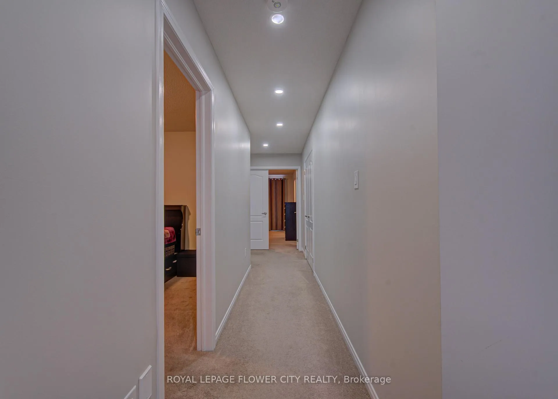 Photo 24 of 20 Munro Circle, Brantford, Shellard Lane — HOMEH