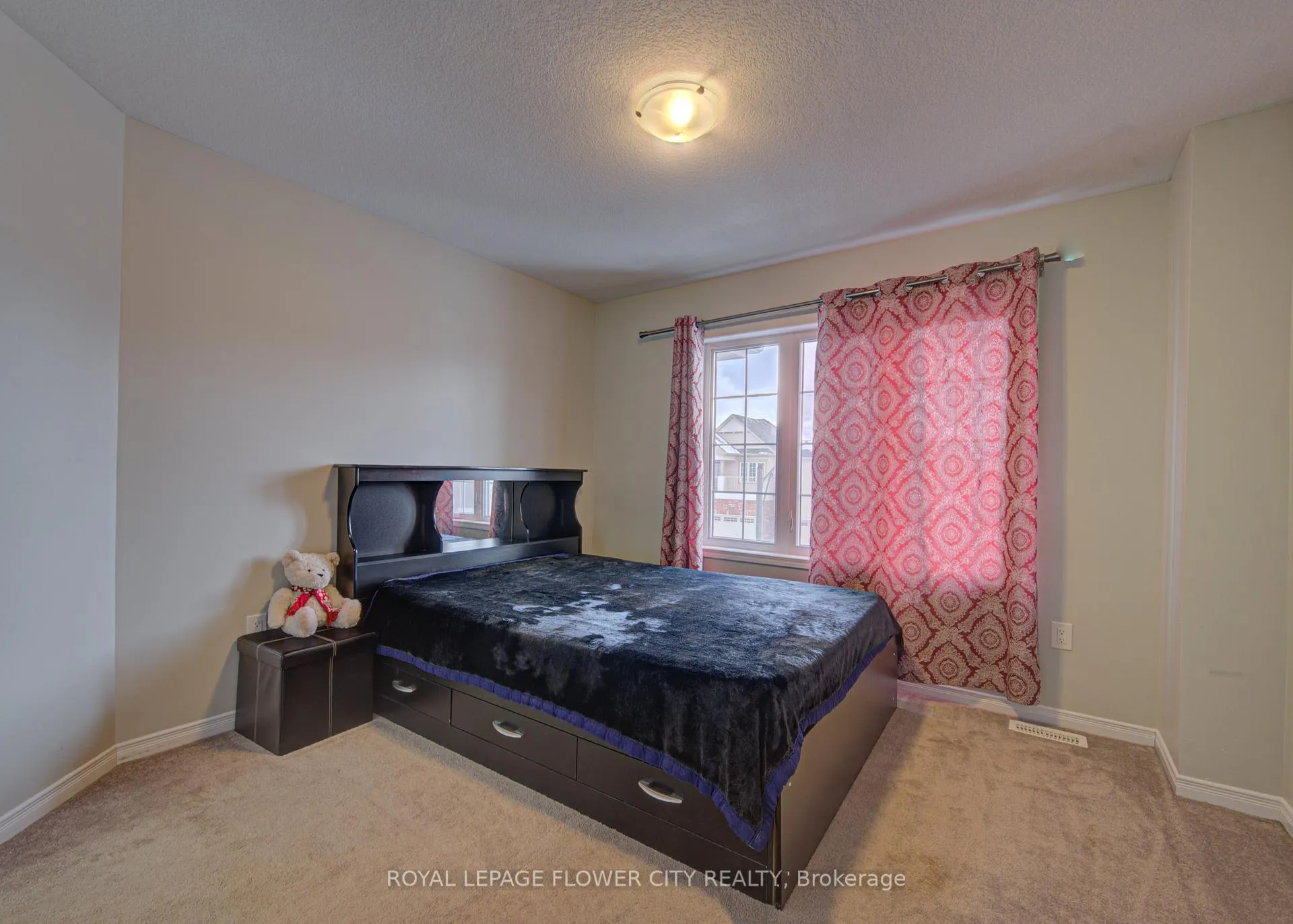 Photo 26 of 20 Munro Circle, Brantford, Shellard Lane — HOMEH