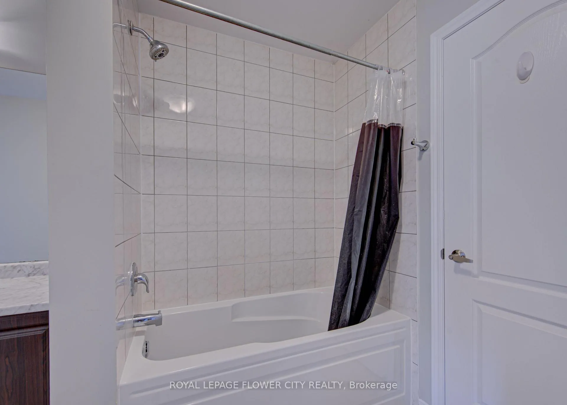 Photo 28 of 20 Munro Circle, Brantford, Shellard Lane — HOMEH