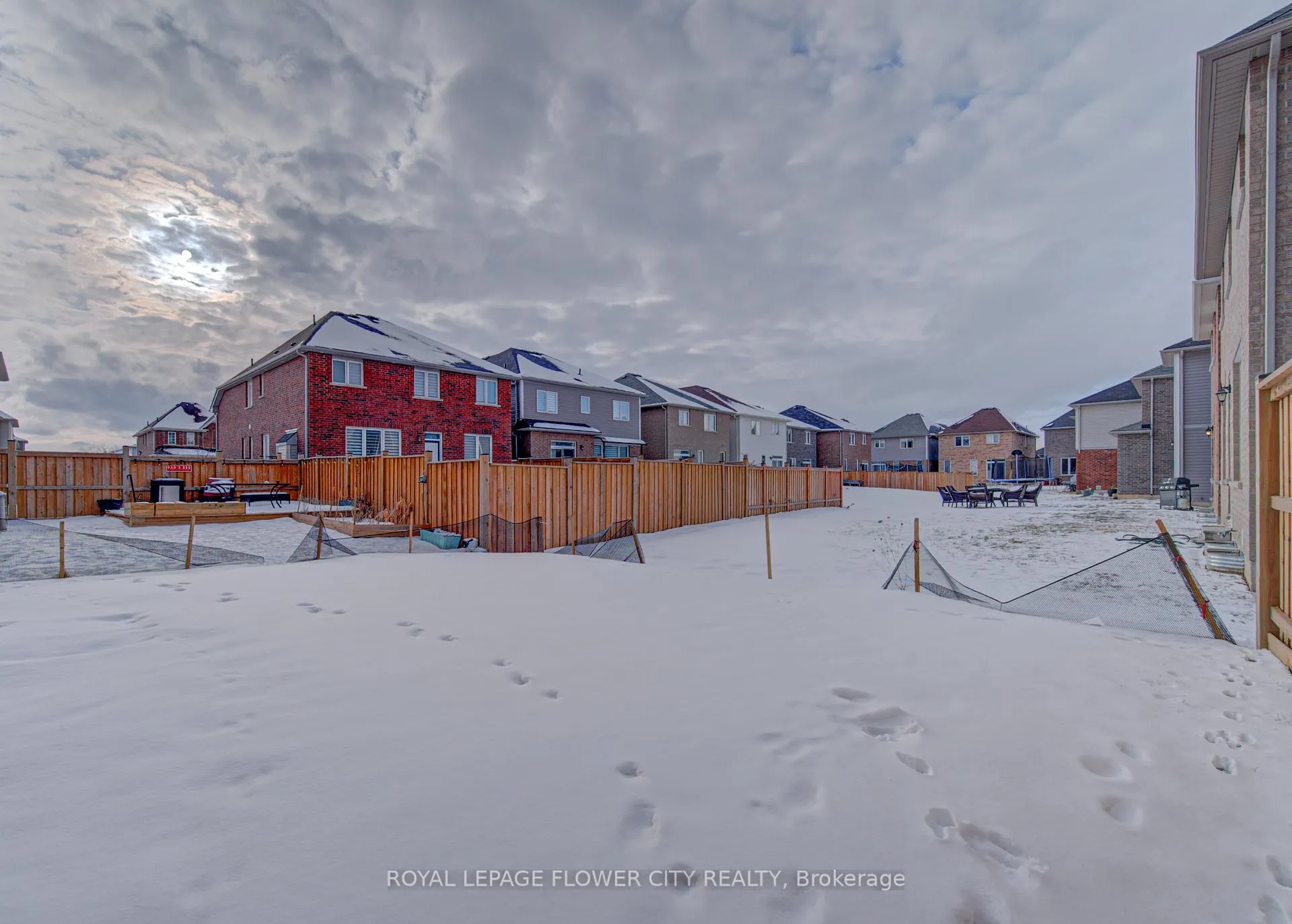 Photo 41 of 20 Munro Circle, Brantford, Shellard Lane — HOMEH