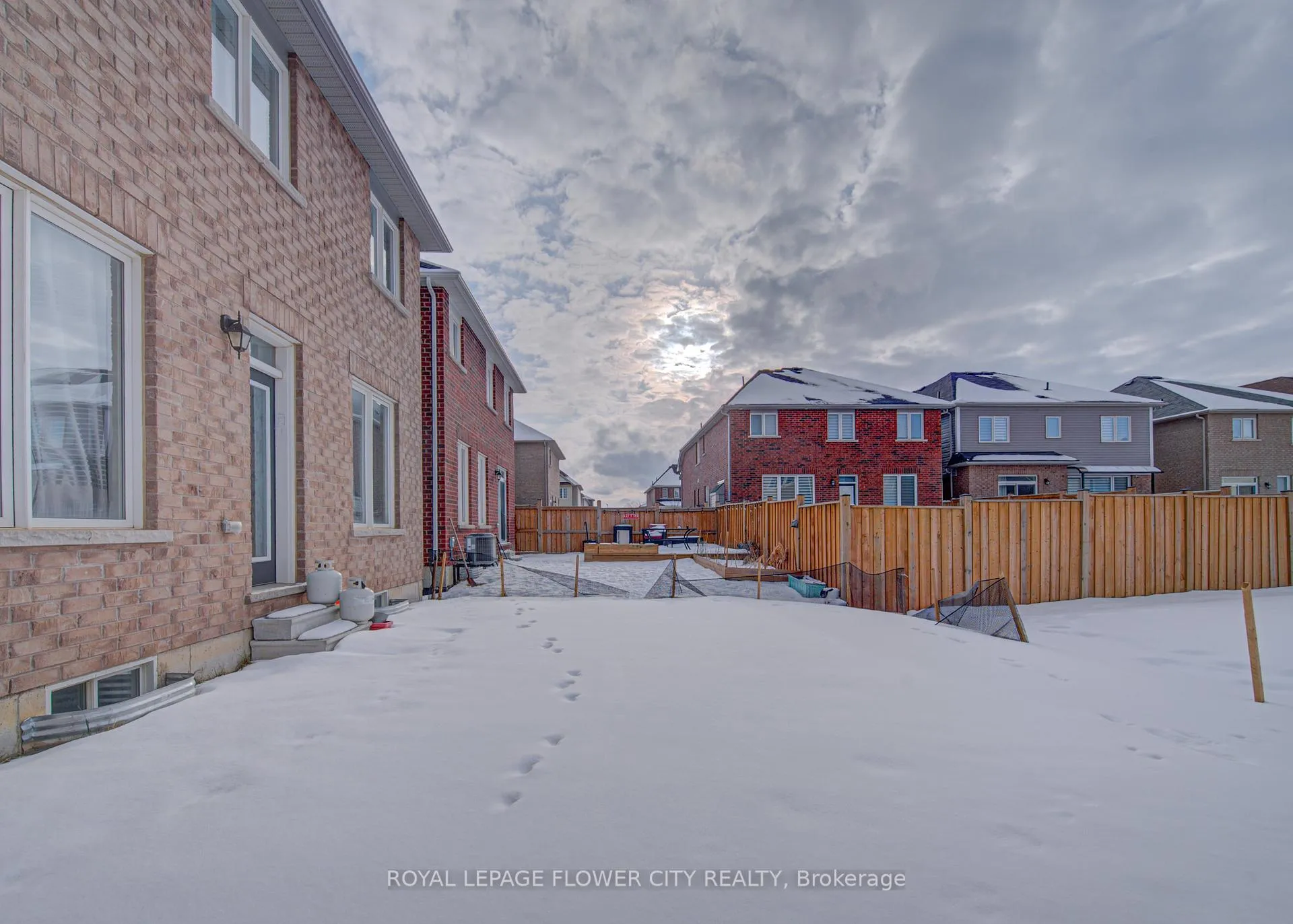 Photo 42 of 20 Munro Circle, Brantford, Shellard Lane — HOMEH