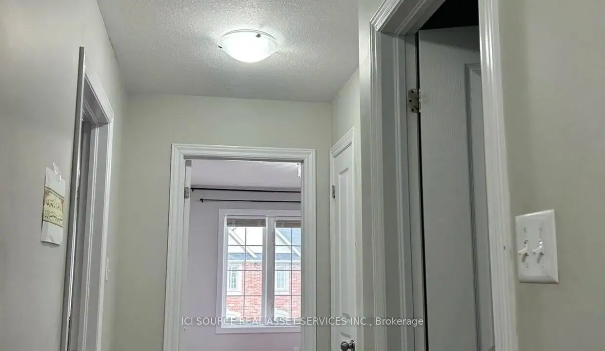 Photo 16 of 20 Savage Drive, Hamilton, Waterdown — HOMEH