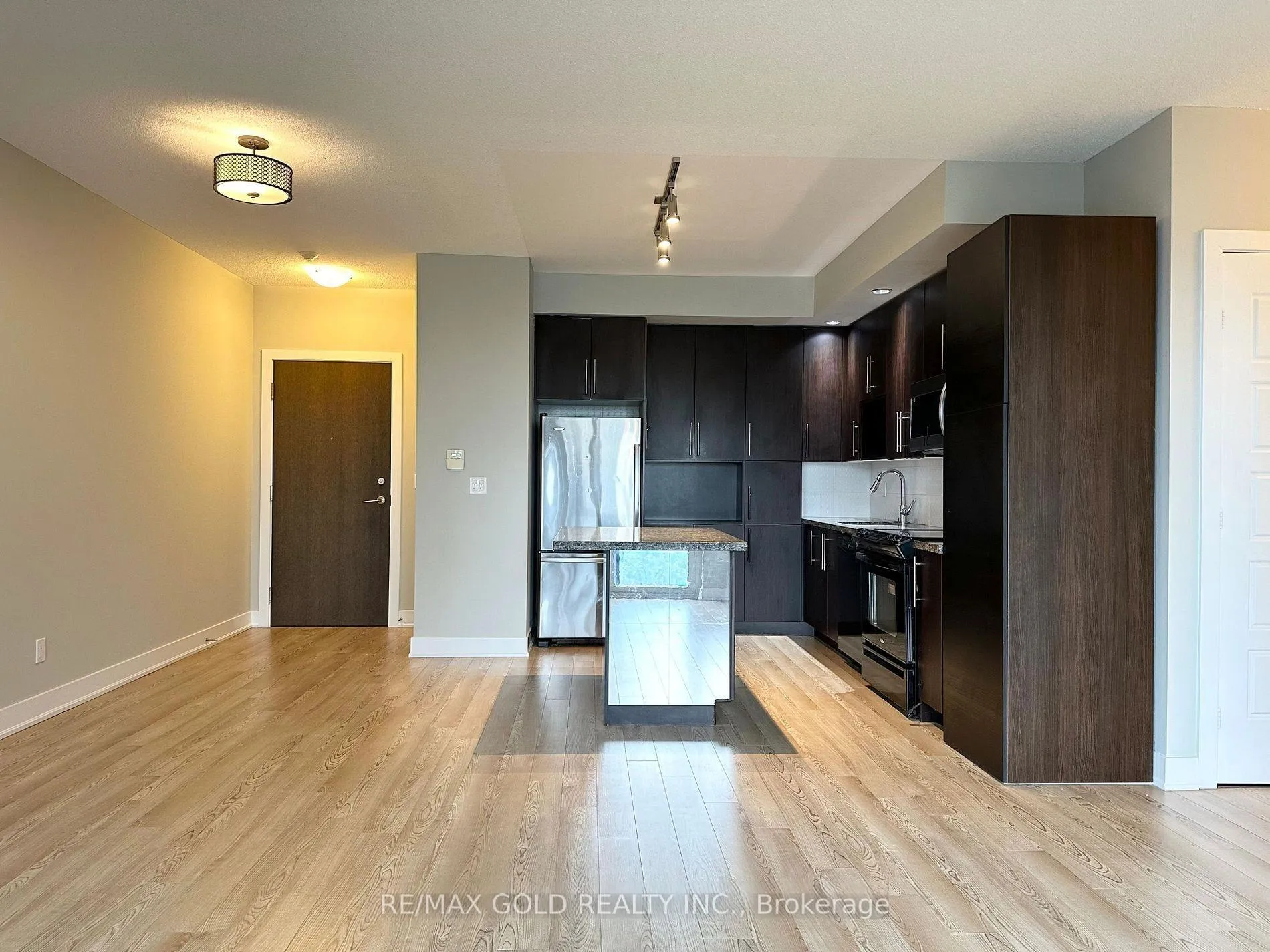 Photo 9 of Unit 904, 28 Linden Street, Toronto, North St. James Town — HOMEH