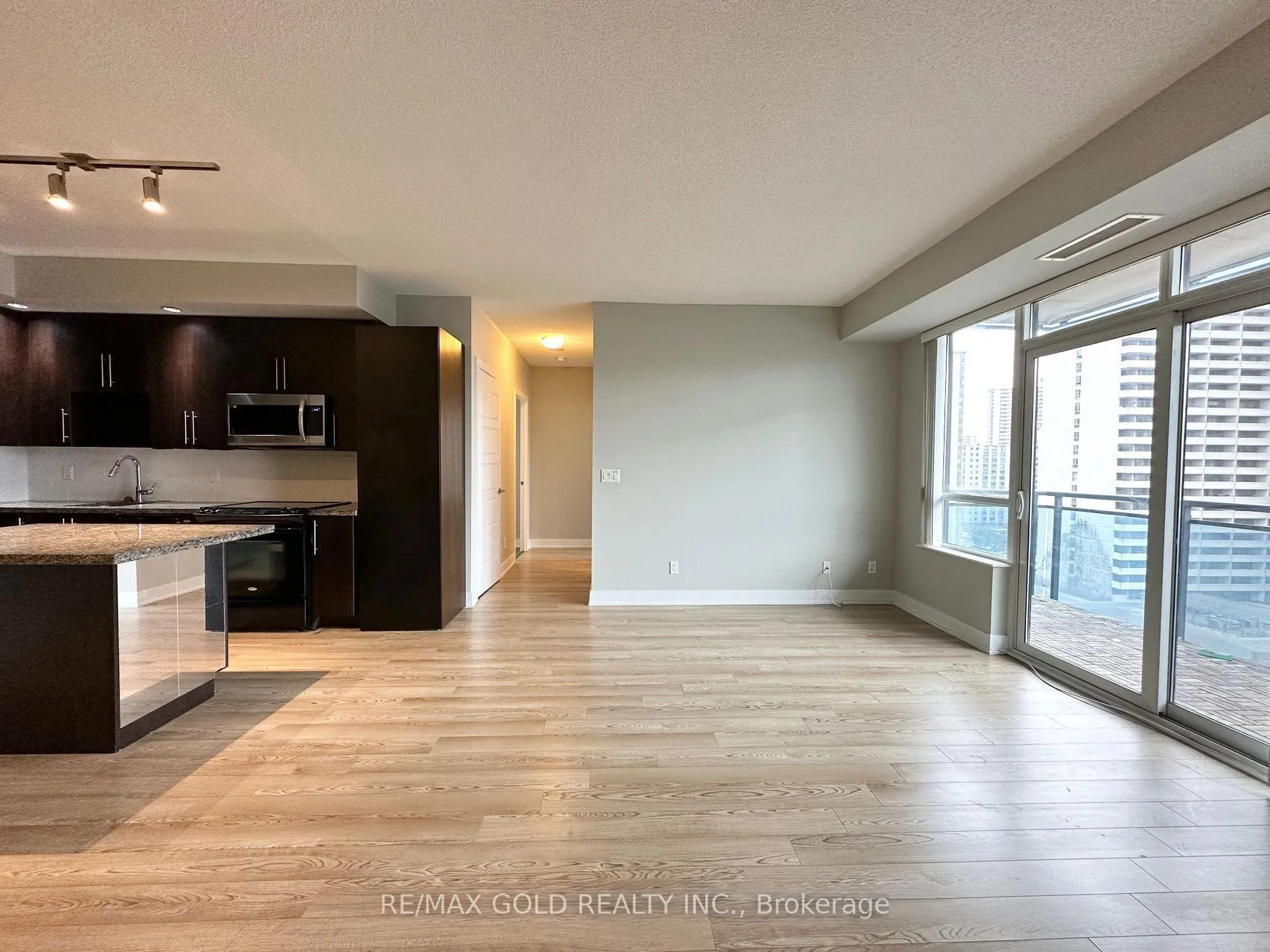 Photo 14 of Unit 904, 28 Linden Street, Toronto, North St. James Town — HOMEH