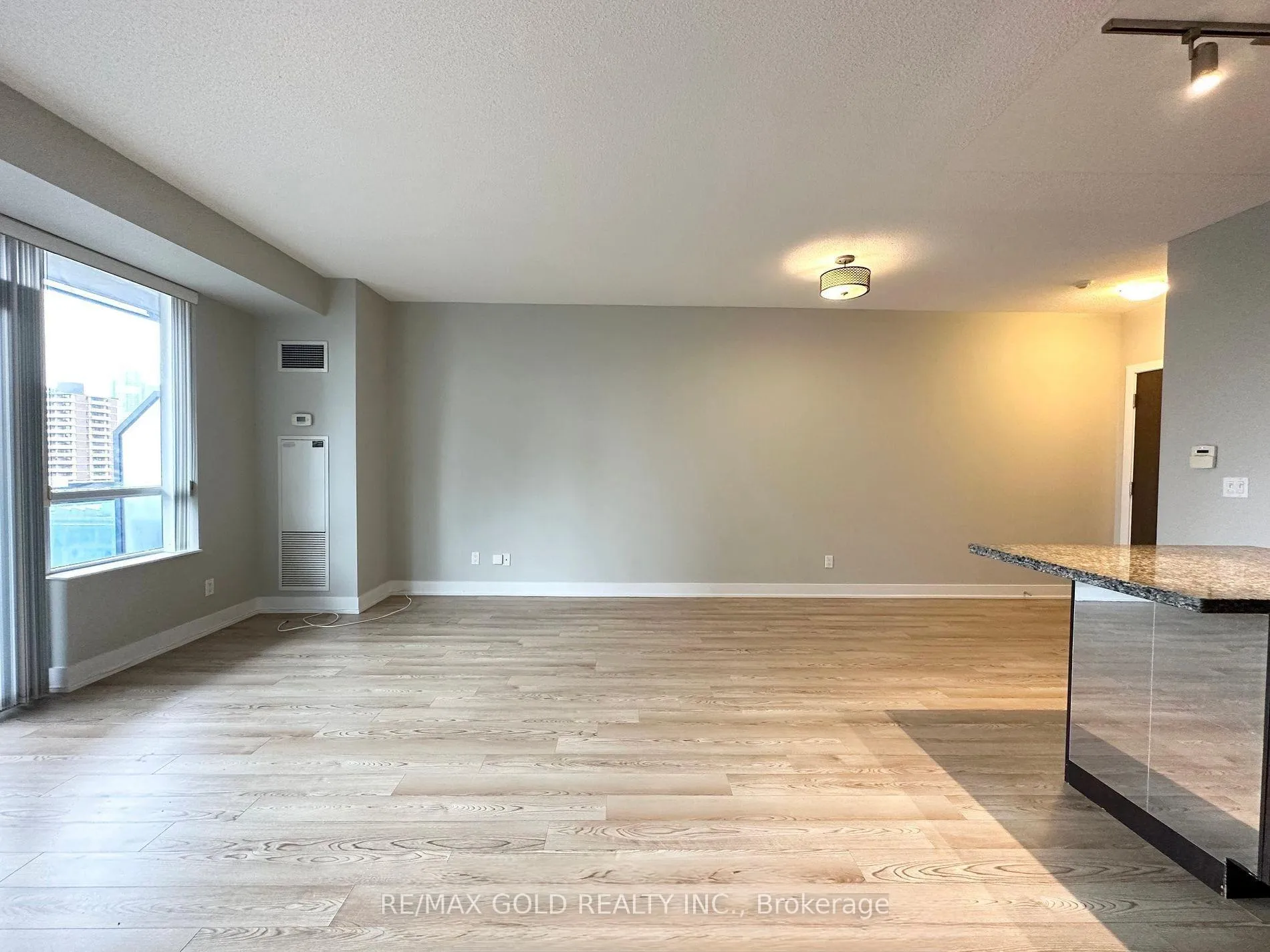Photo 15 of Unit 904, 28 Linden Street, Toronto, North St. James Town — HOMEH