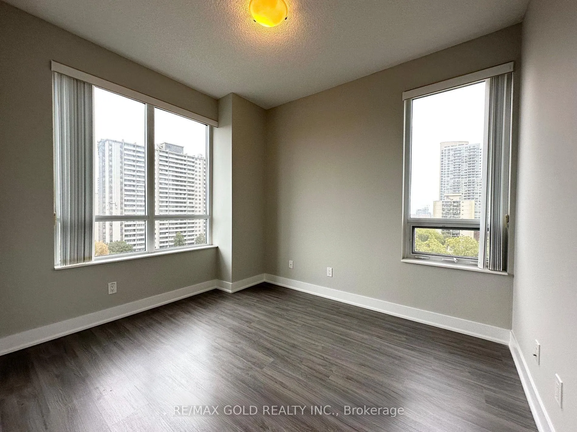 Photo 23 of Unit 904, 28 Linden Street, Toronto, North St. James Town — HOMEH