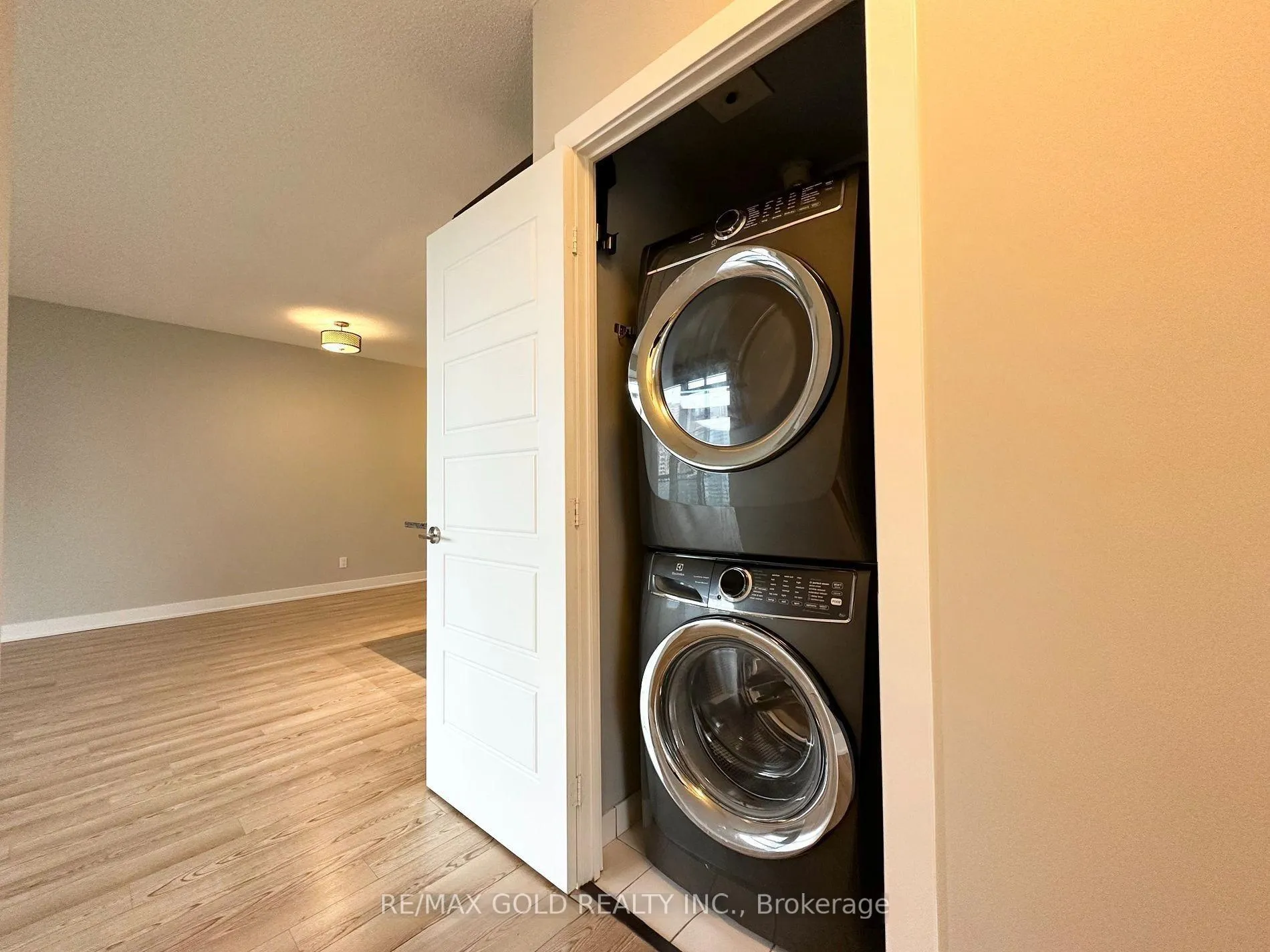 Photo 27 of Unit 904, 28 Linden Street, Toronto, North St. James Town — HOMEH