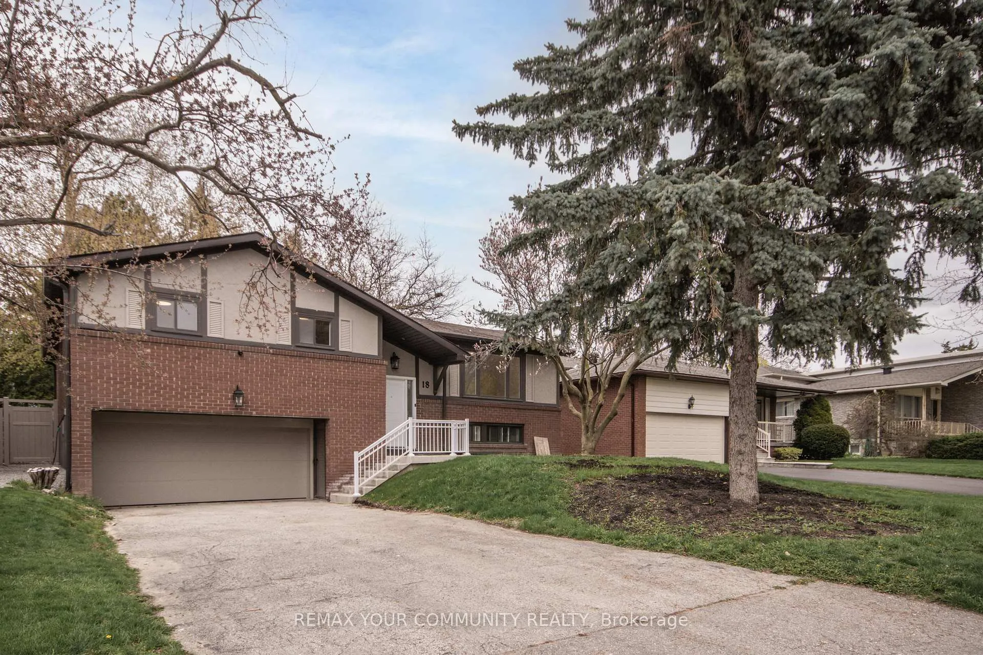 Photo 1 of 18 Ironshield Crescent, Markham, Royal Orchard — HOMEH