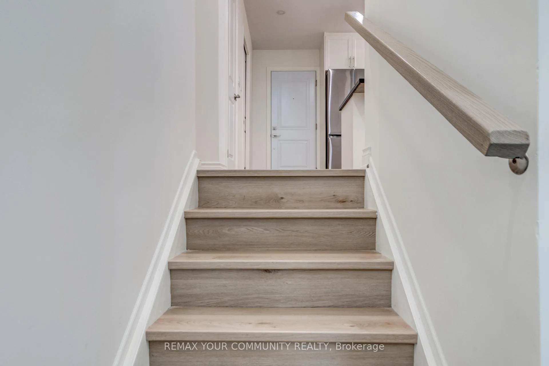 Photo 4 of 18 Ironshield Crescent, Markham, Royal Orchard — HOMEH