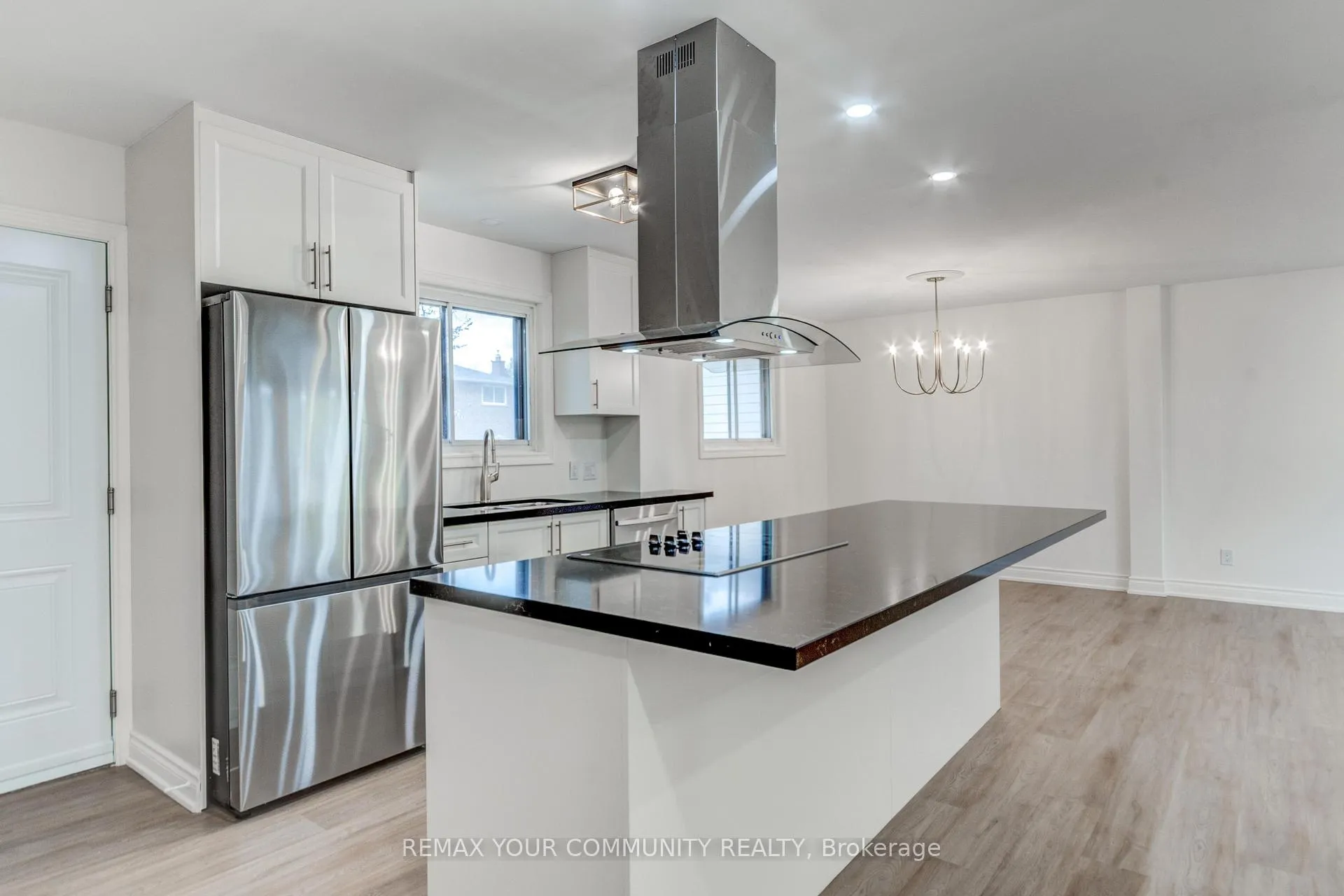 Photo 5 of 18 Ironshield Crescent, Markham, Royal Orchard — HOMEH