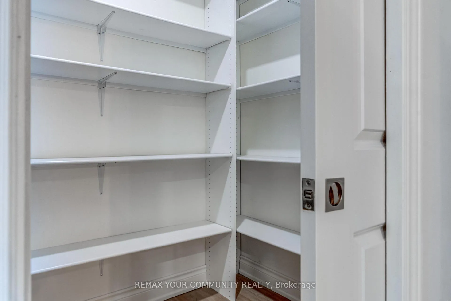 Photo 7 of 18 Ironshield Crescent, Markham, Royal Orchard — HOMEH