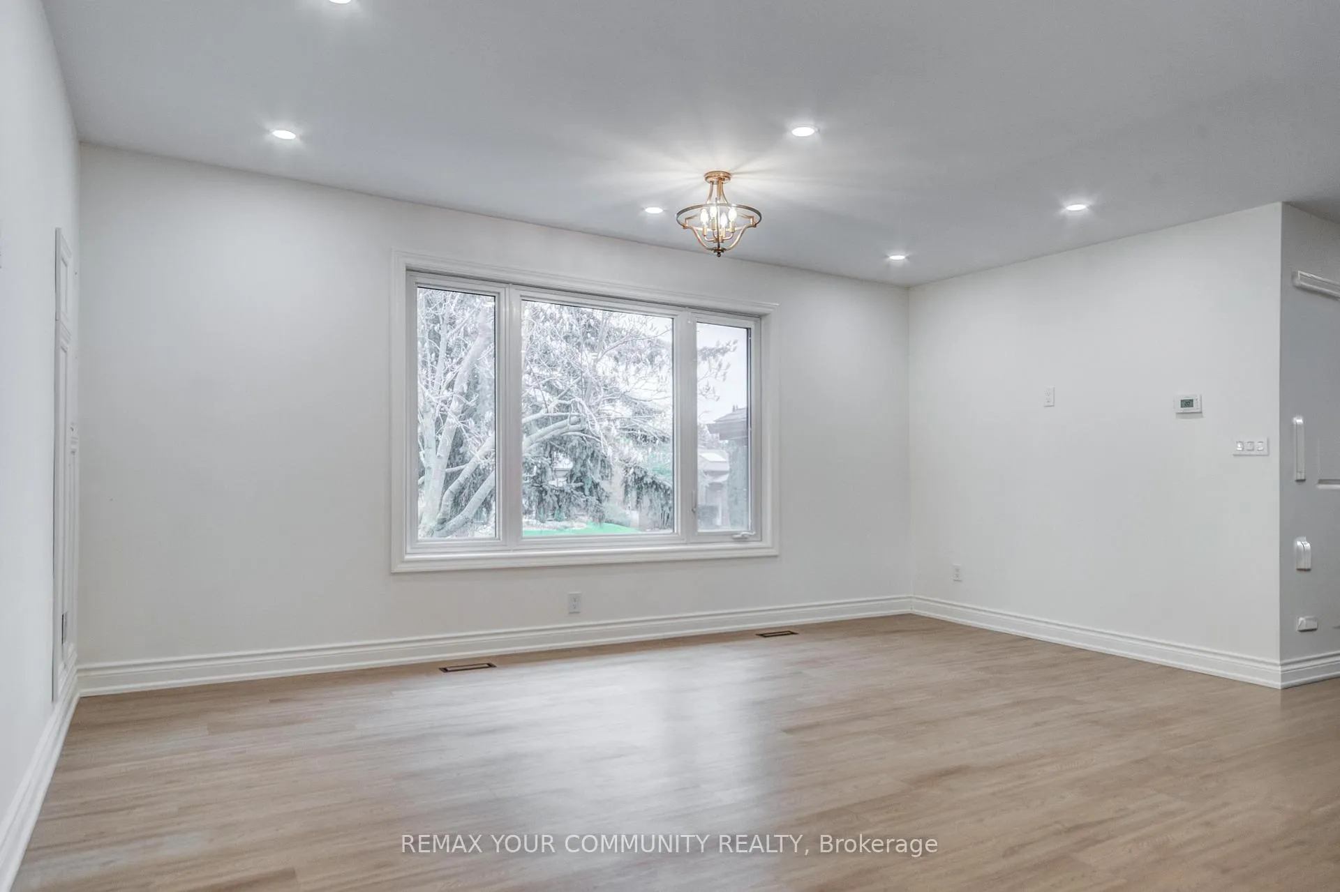Photo 9 of 18 Ironshield Crescent, Markham, Royal Orchard — HOMEH