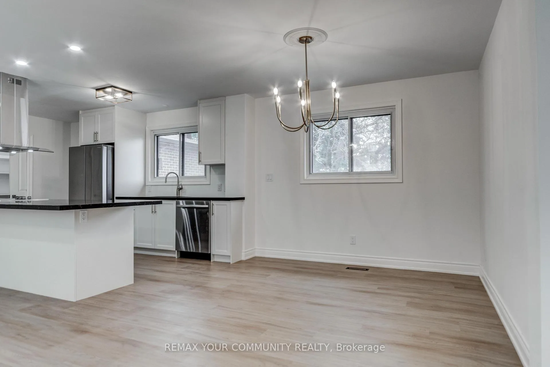 Photo 10 of 18 Ironshield Crescent, Markham, Royal Orchard — HOMEH