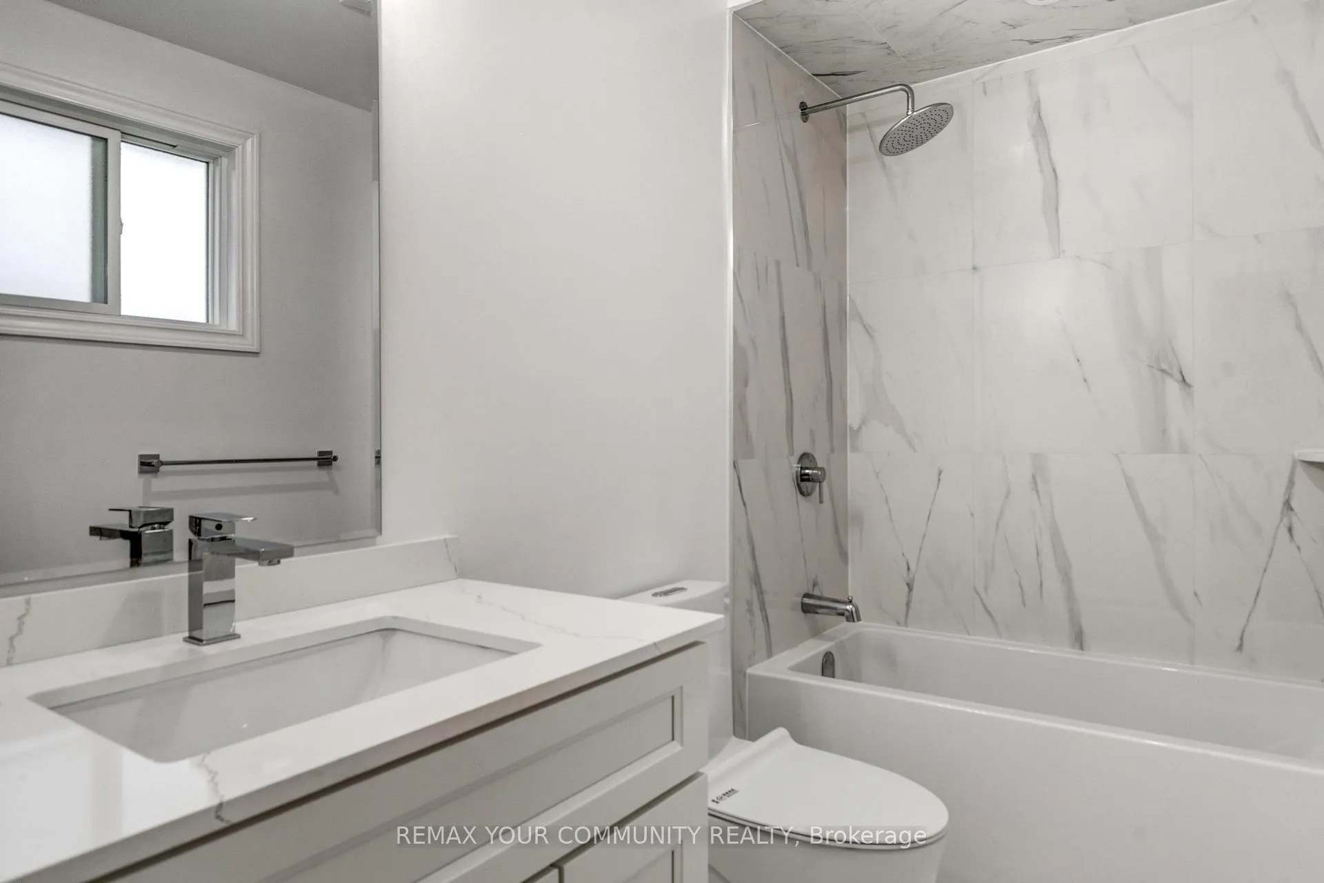 Photo 12 of 18 Ironshield Crescent, Markham, Royal Orchard — HOMEH