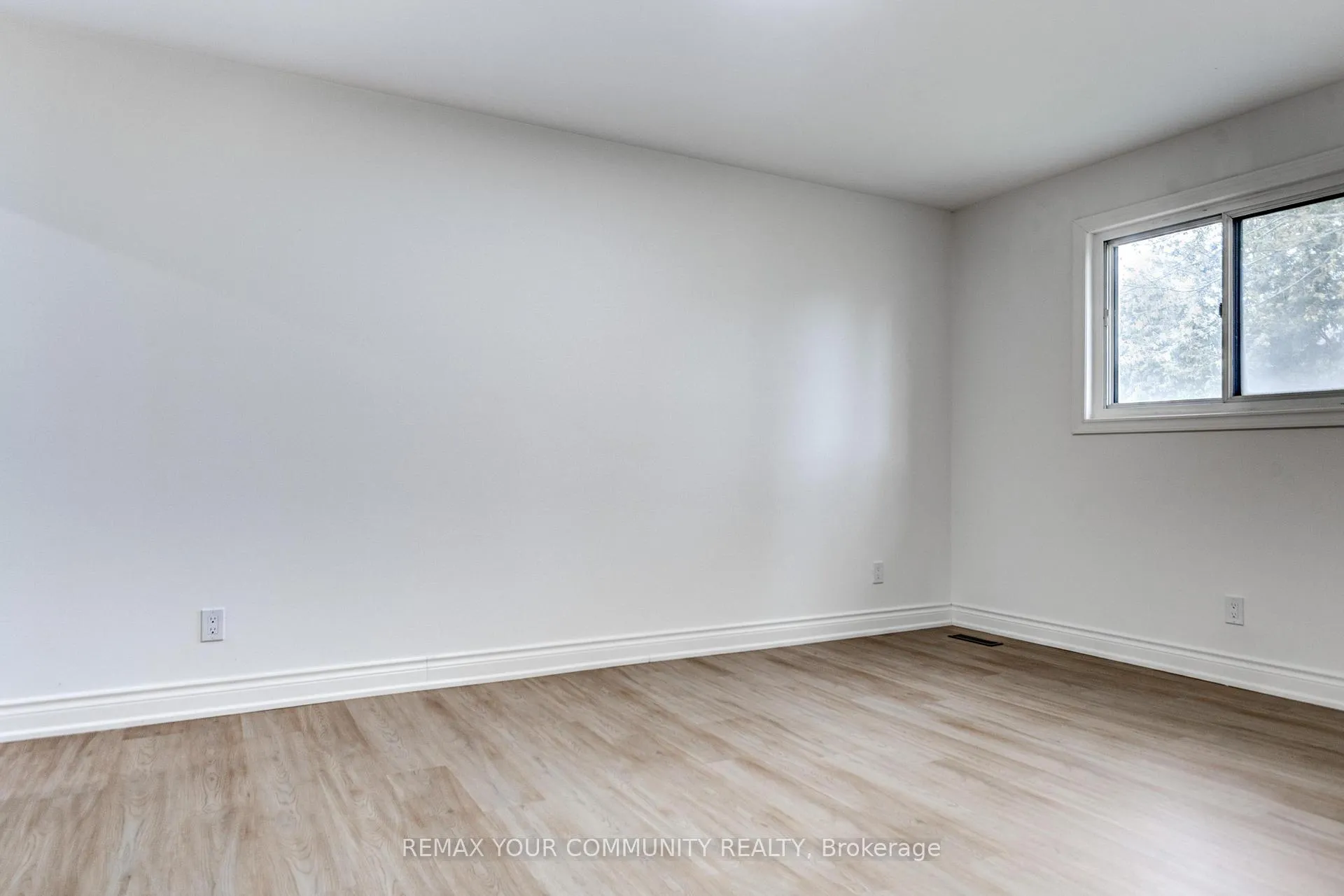 Photo 13 of 18 Ironshield Crescent, Markham, Royal Orchard — HOMEH