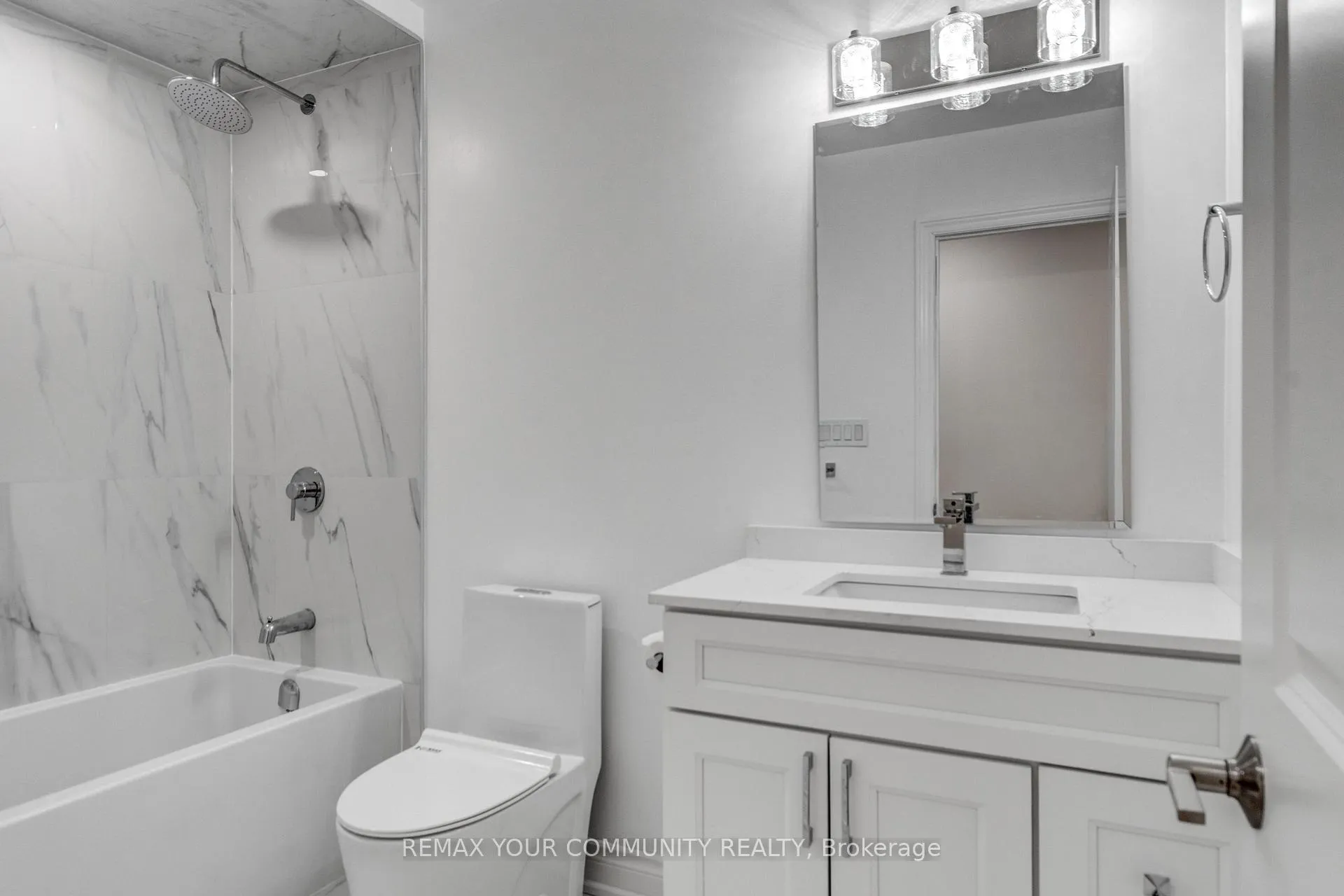 Photo 15 of 18 Ironshield Crescent, Markham, Royal Orchard — HOMEH