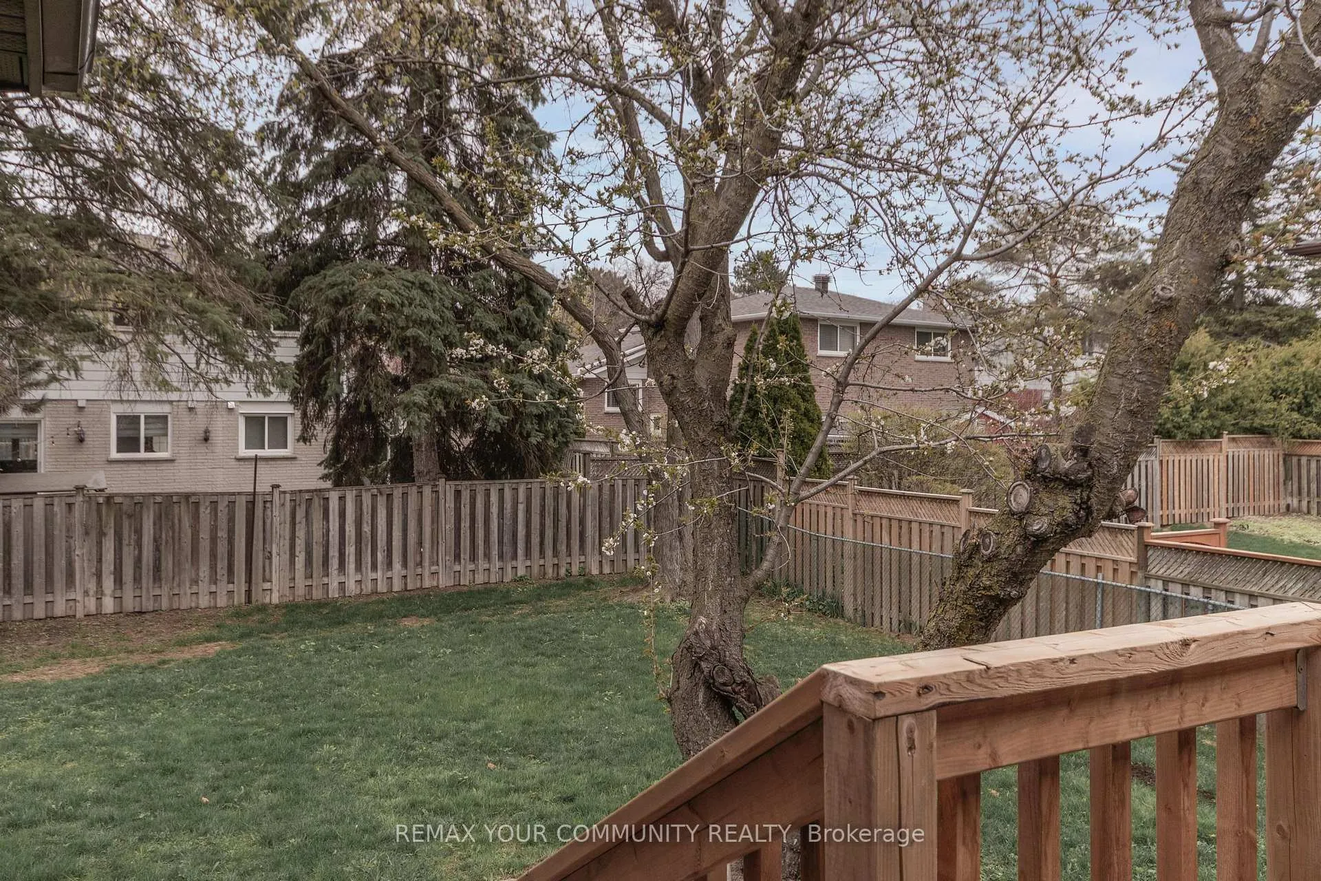 Photo 16 of 18 Ironshield Crescent, Markham, Royal Orchard — HOMEH
