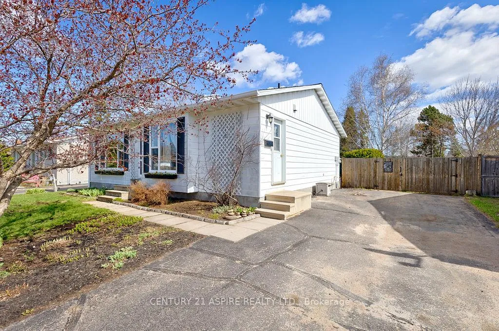 Photo 2 of 62 Herman Street, Petawawa — HOMEH
