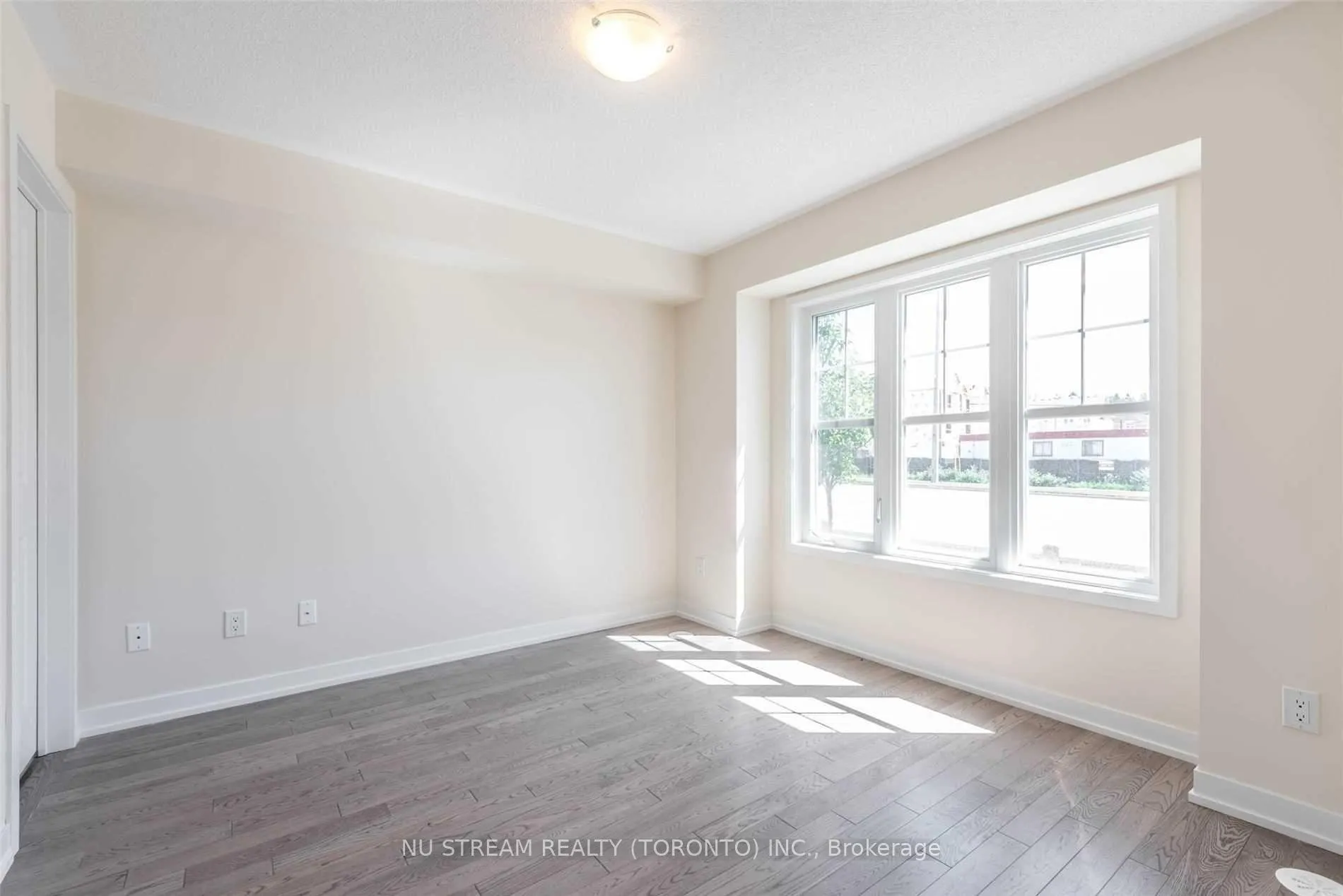 Photo 3 of 10578 Bathurst Street, Vaughan, Patterson — HOMEH
