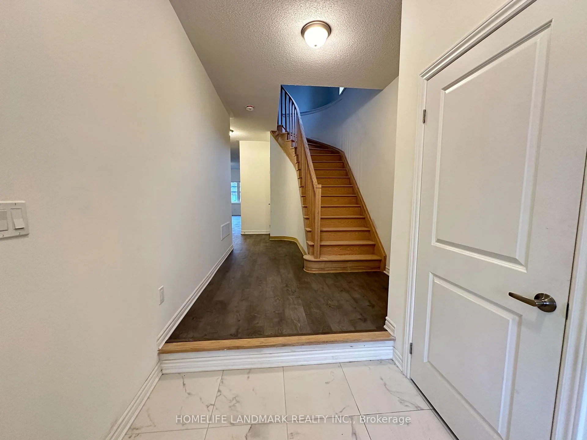 Photo 3 of 41 Sapphire Way, Thorold, Rolling Meadows — HOMEH