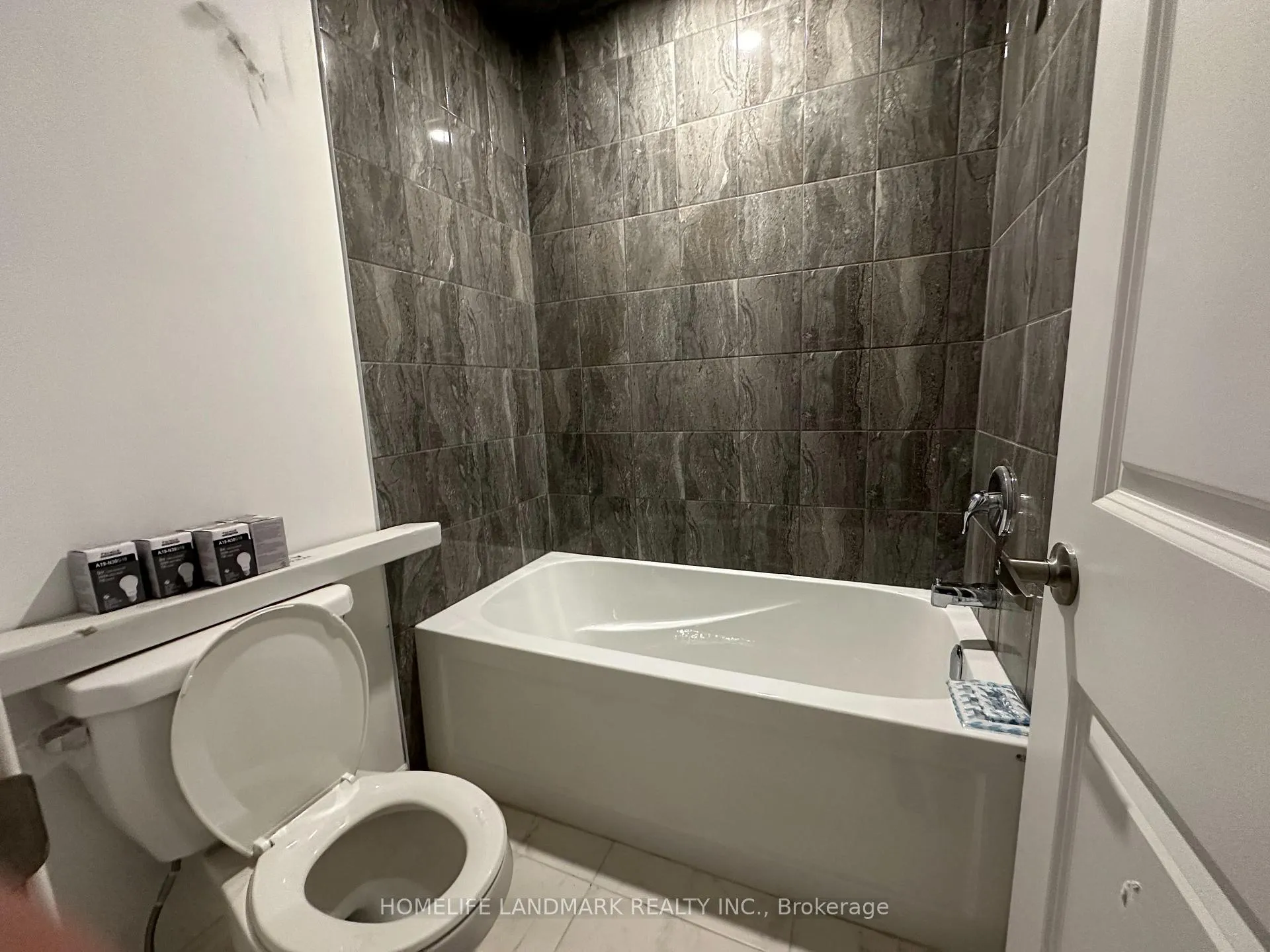 Photo 24 of 41 Sapphire Way, Thorold, Rolling Meadows — HOMEH