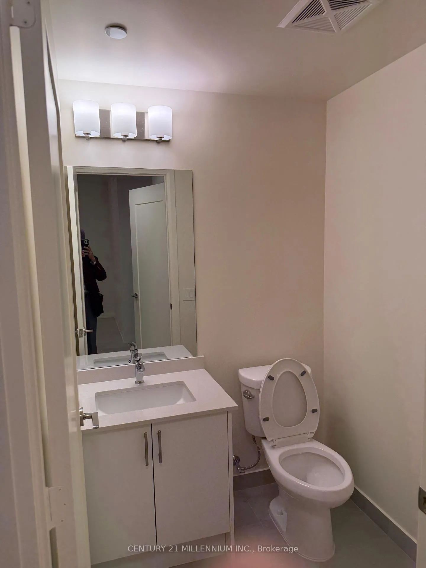 Photo 12 of Unit 2012, 27 Korda Gate, Vaughan, Vellore Village — HOMEH