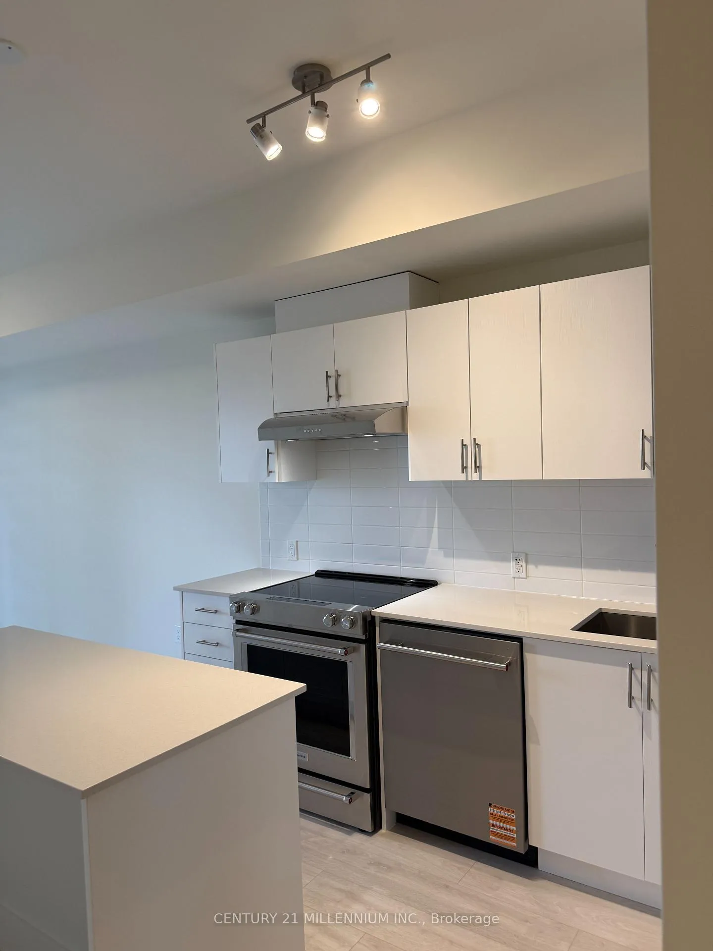 Photo 19 of Unit 2012, 27 Korda Gate, Vaughan, Vellore Village — HOMEH