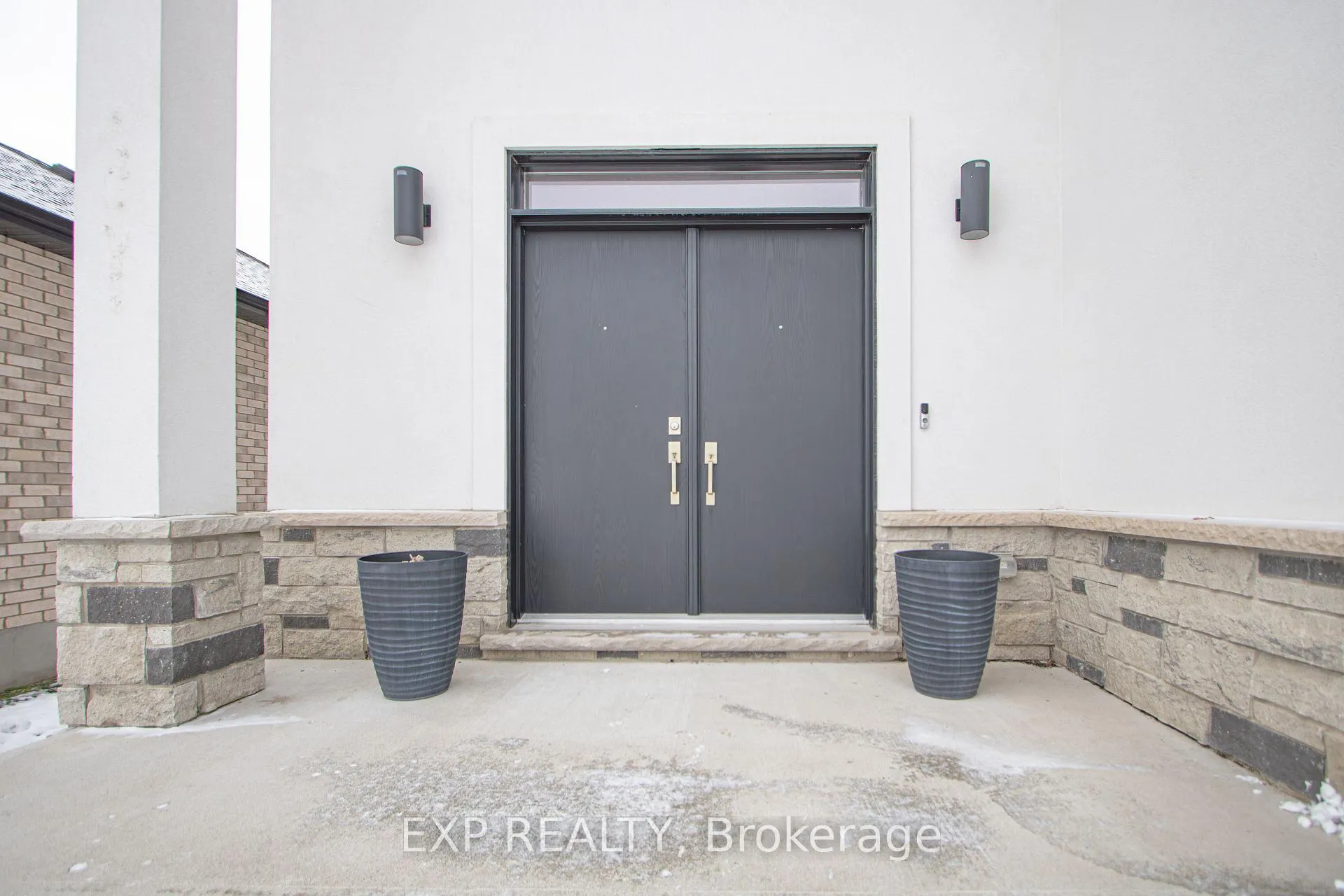 Photo 3 of 3291 Regiment Road, London, South V — HOMEH