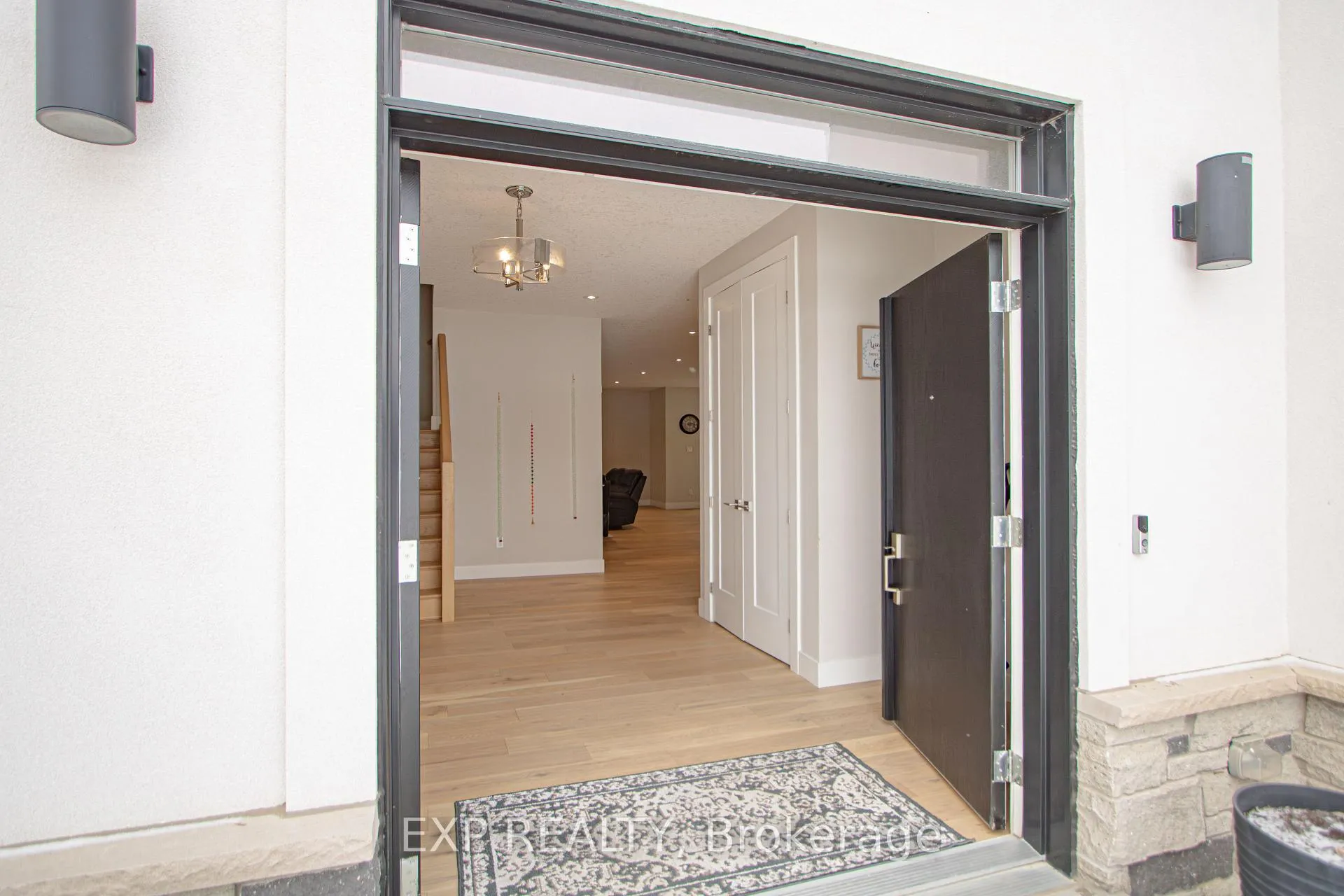 Photo 7 of 3291 Regiment Road, London, South V — HOMEH